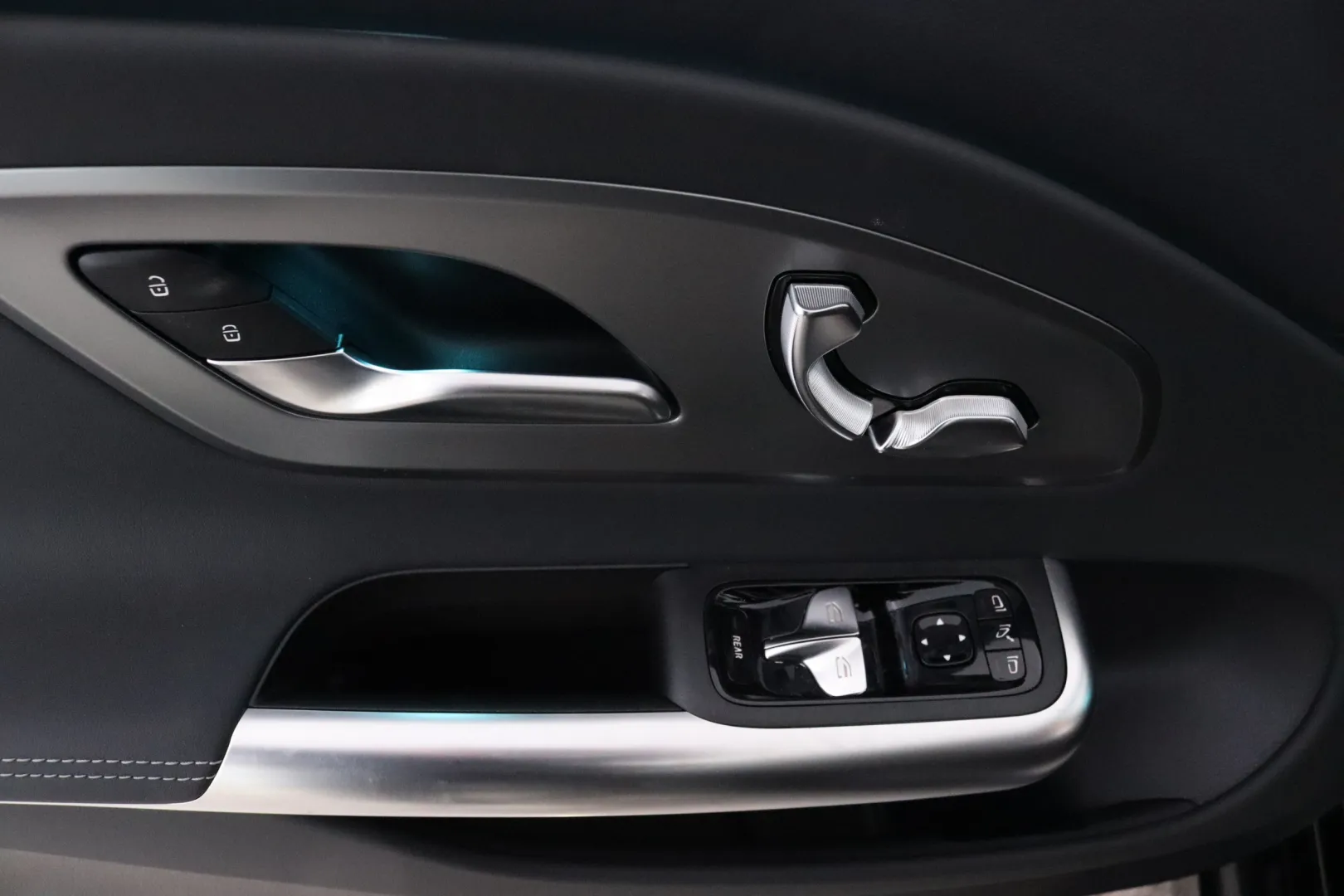 Mercedes-Benz CLA EVS-565 carousel image