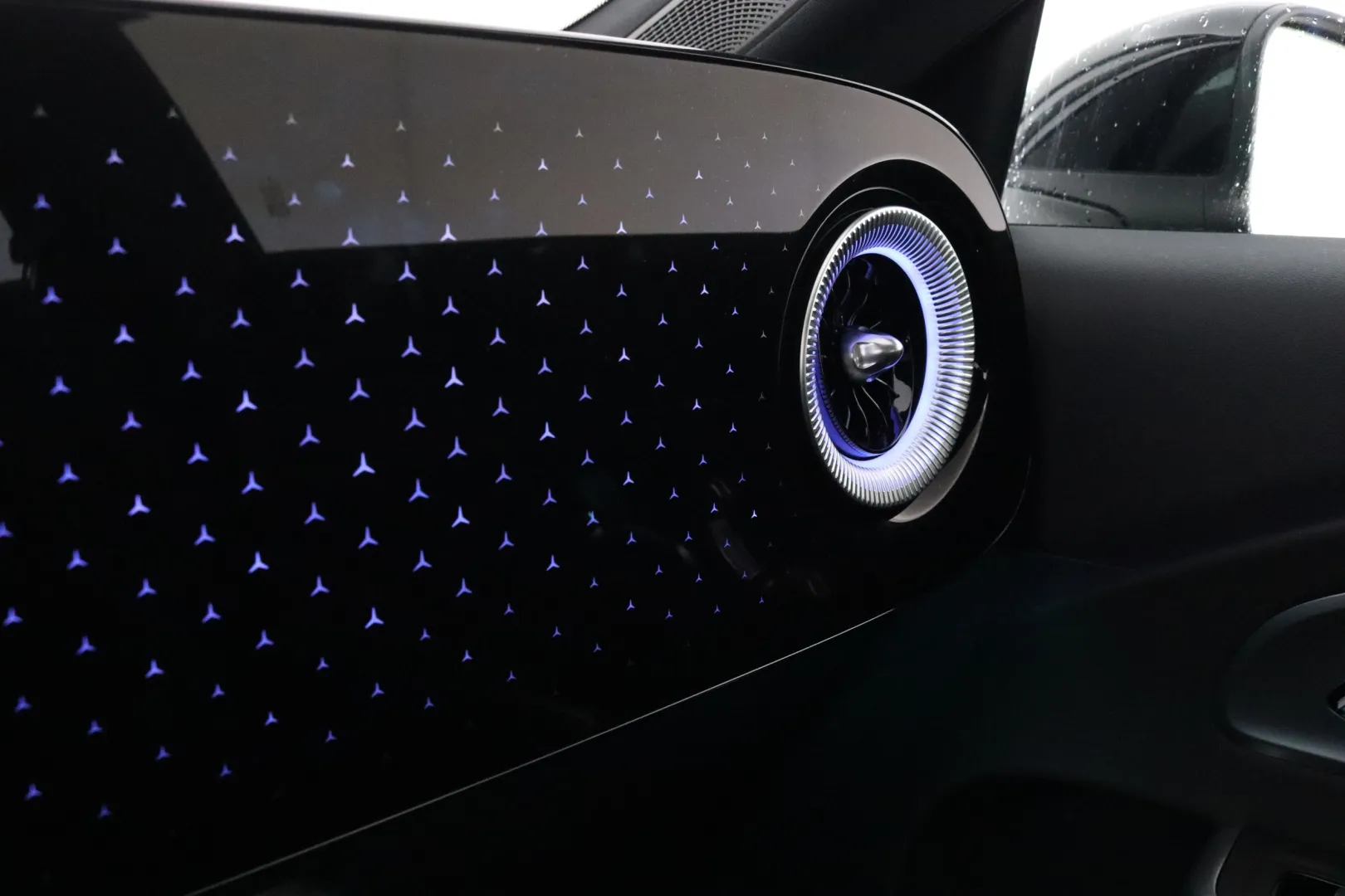 Mercedes-Benz CLA EVS-565 carousel image