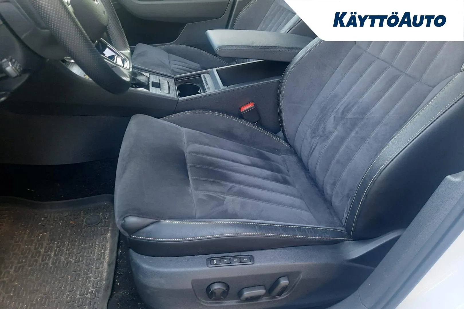 SKODA Superb NMY-844 carousel image