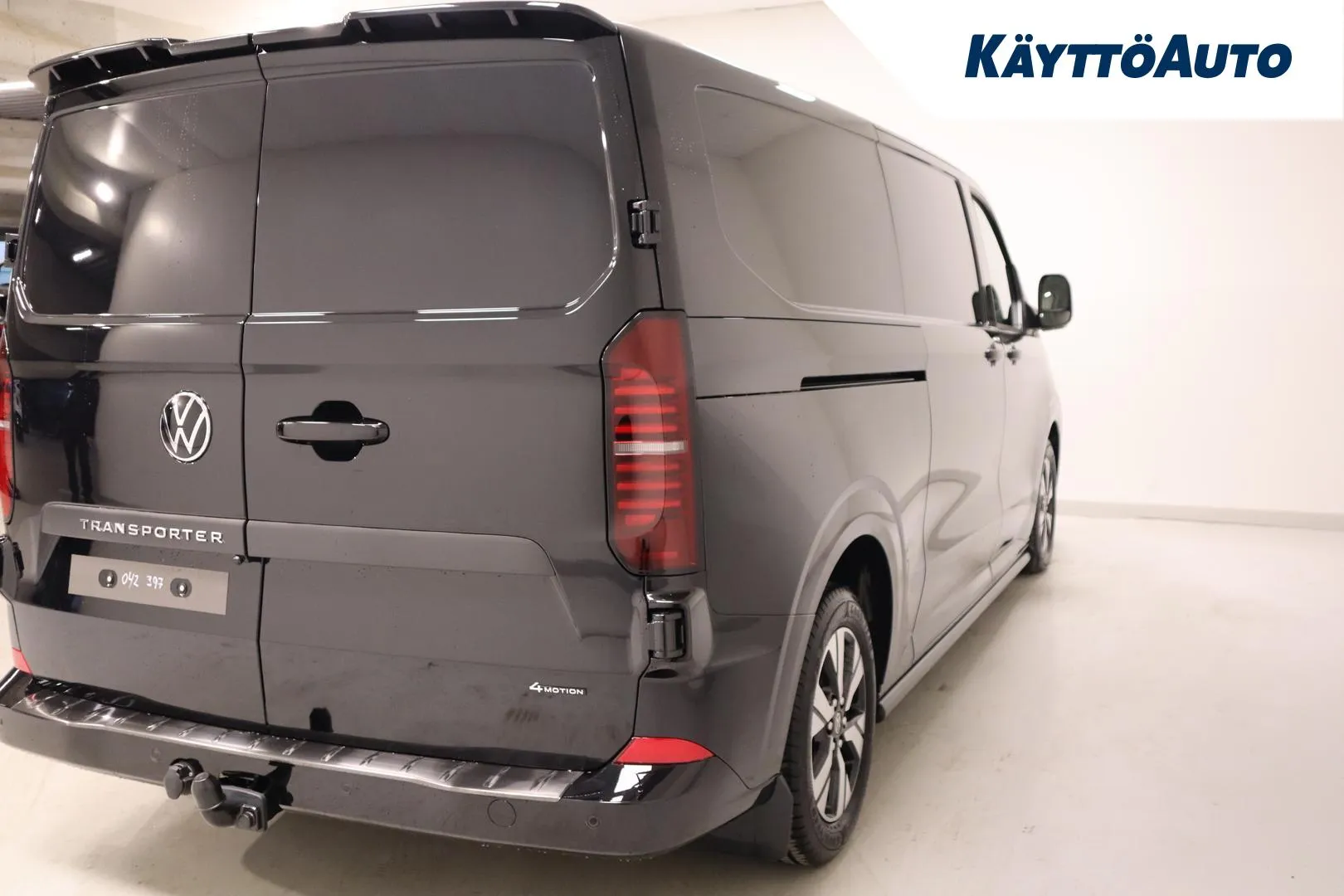Volkswagen Transporter YYH-981 carousel image