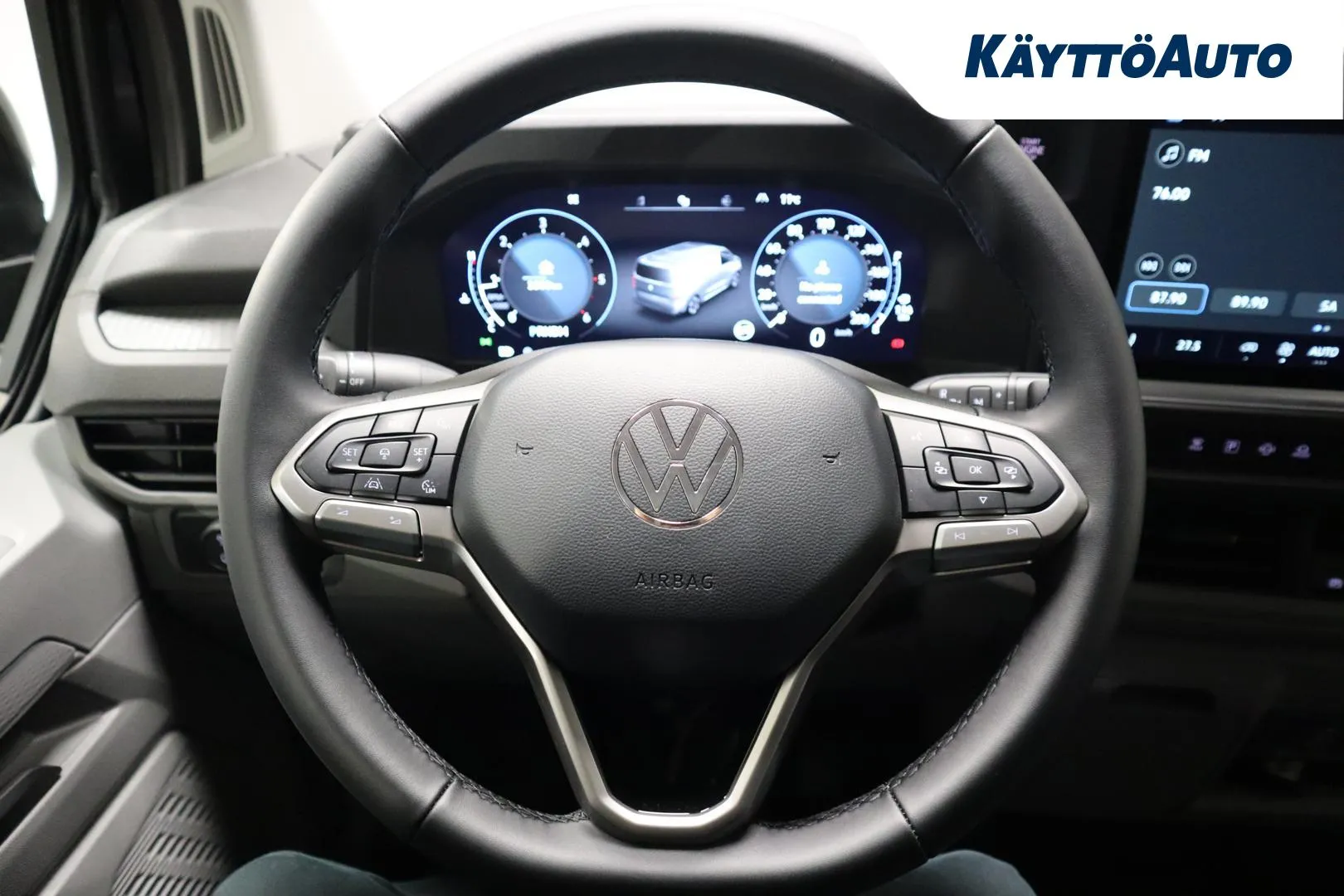 Volkswagen Transporter YYH-981 carousel image