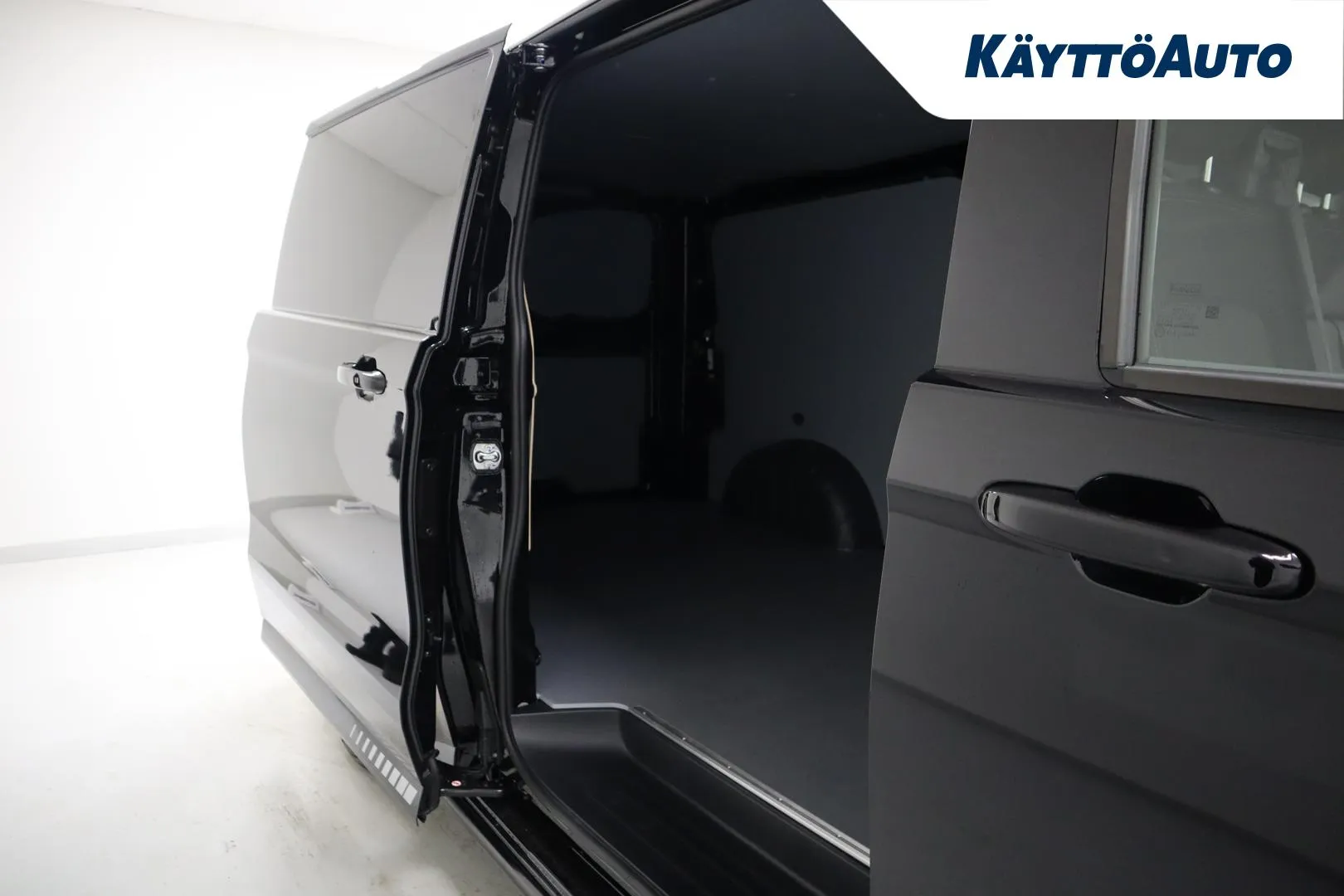 Volkswagen Transporter YYH-981 carousel image