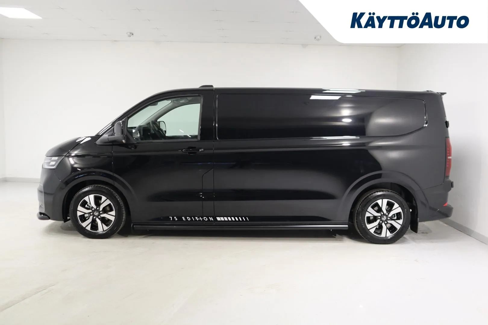 Volkswagen Transporter YYH-981 carousel image