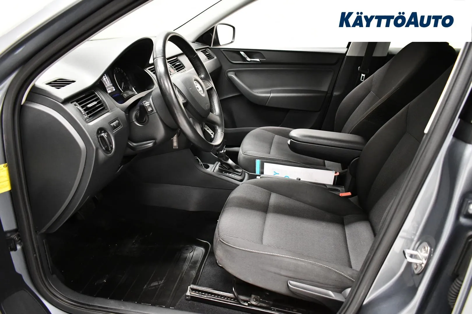 SKODA Rapid YIF-225 carousel image