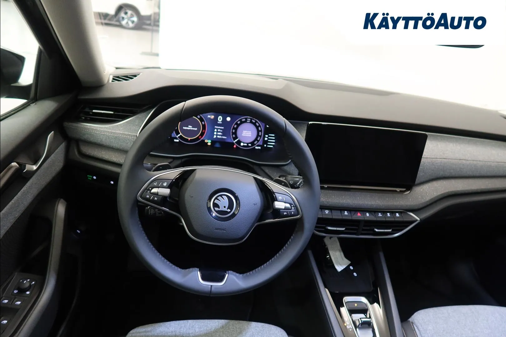 Skoda Octavia RXH-687 carousel image