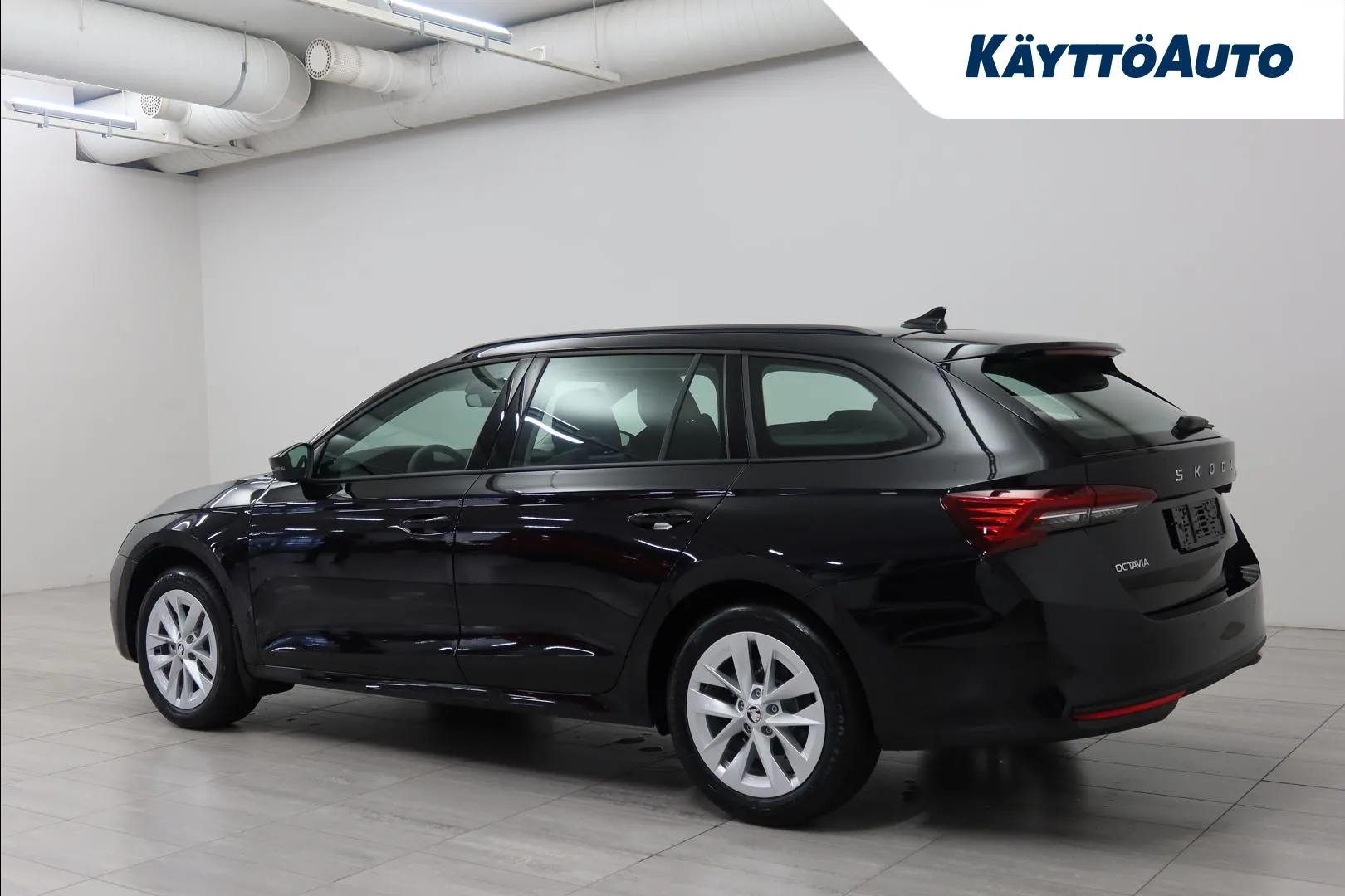 Skoda Octavia RXH-687 carousel image