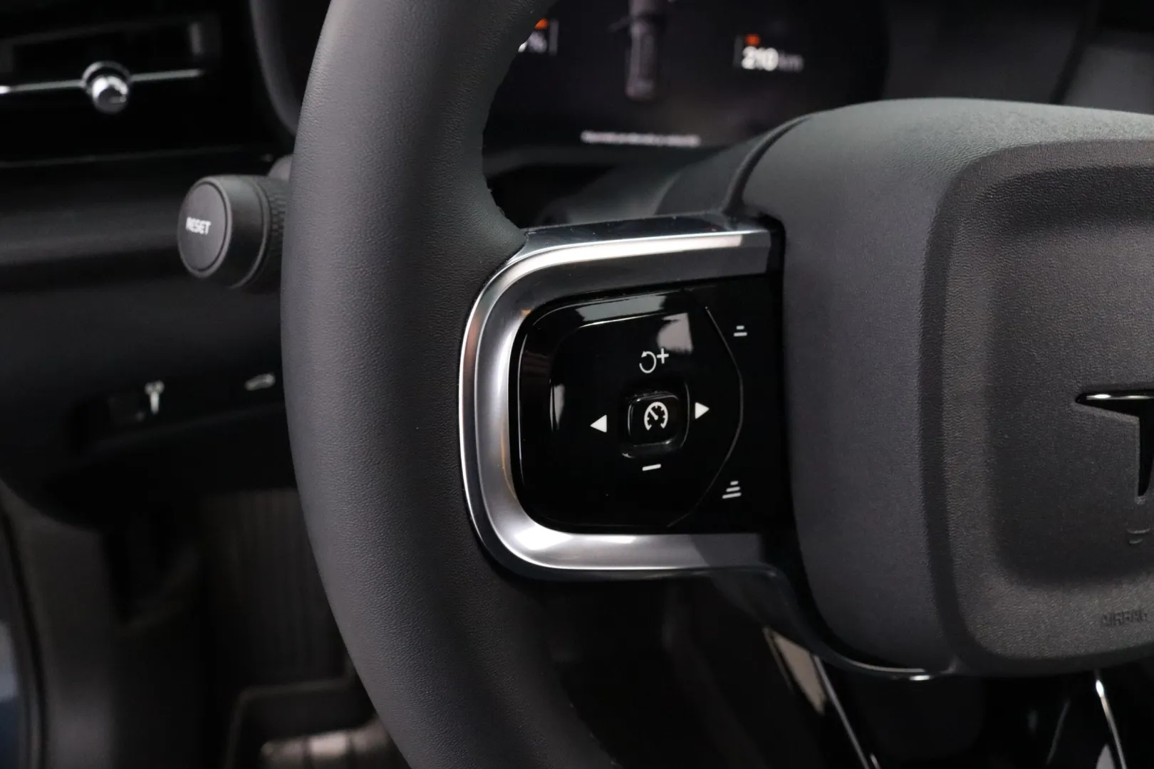 POLESTAR 2 ZOP-513 carousel image