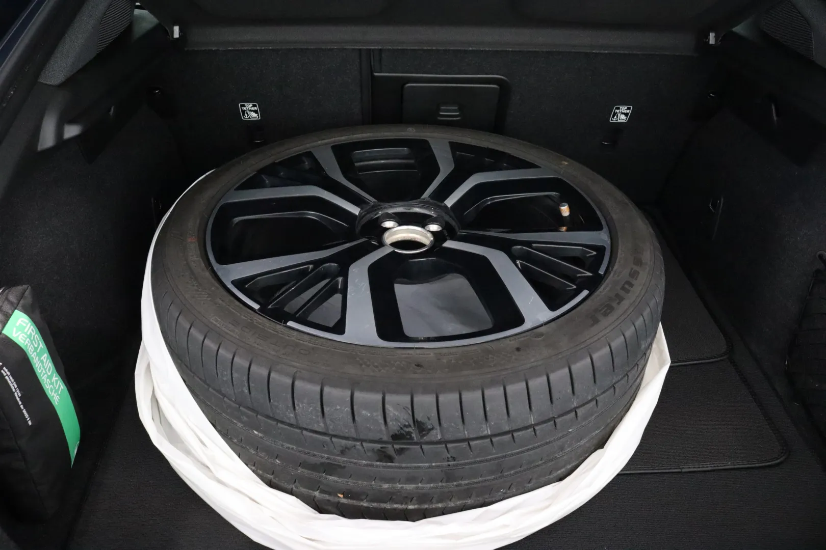 POLESTAR 2 ZOP-513 carousel image