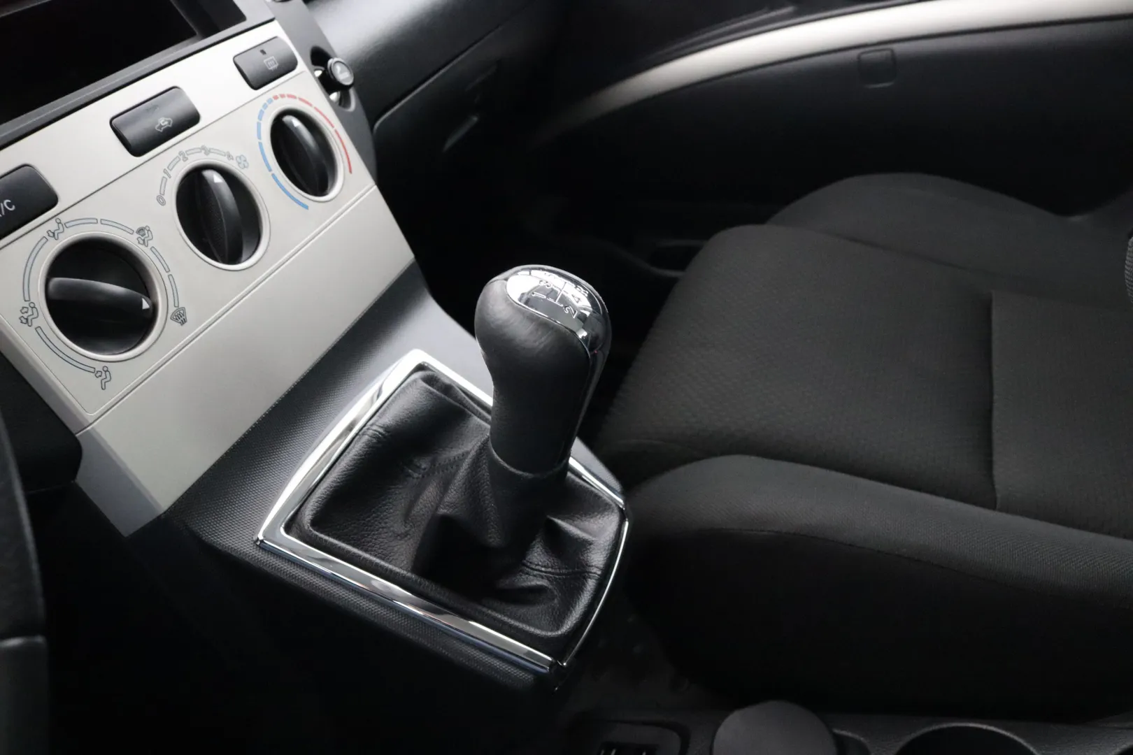 TOYOTA Corolla Verso YGN-198 carousel image
