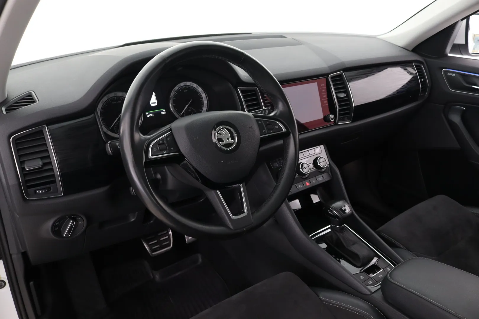 SKODA Kodiaq OXX-384 carousel image