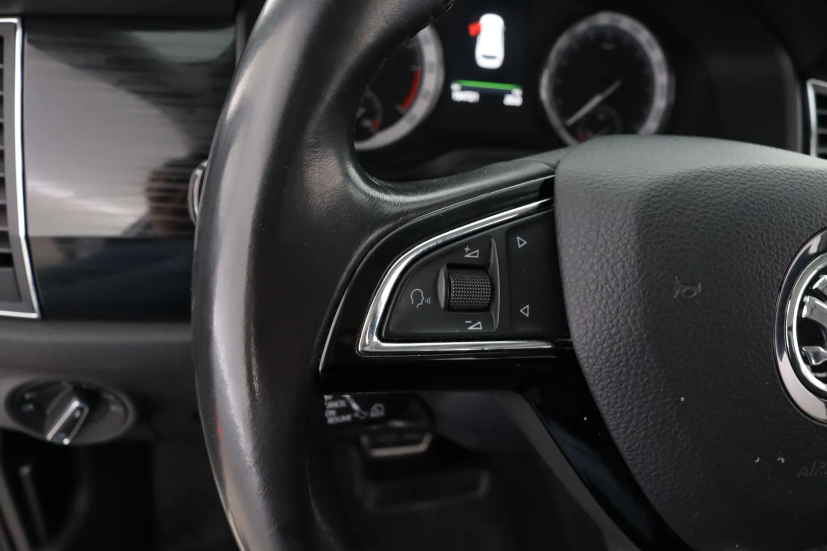 SKODA Kodiaq OXX-384 carousel image