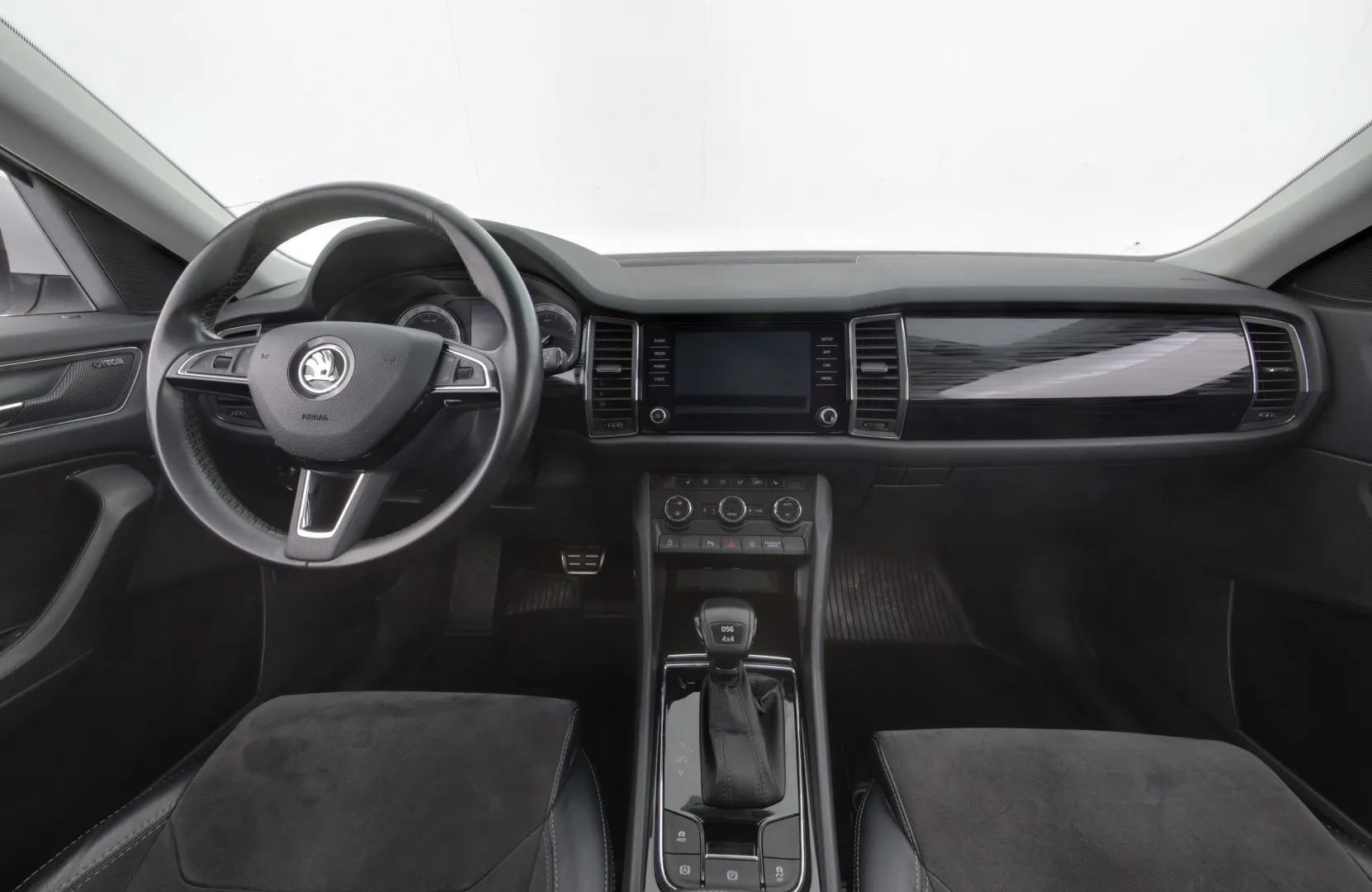 SKODA Kodiaq OXX-384 carousel image