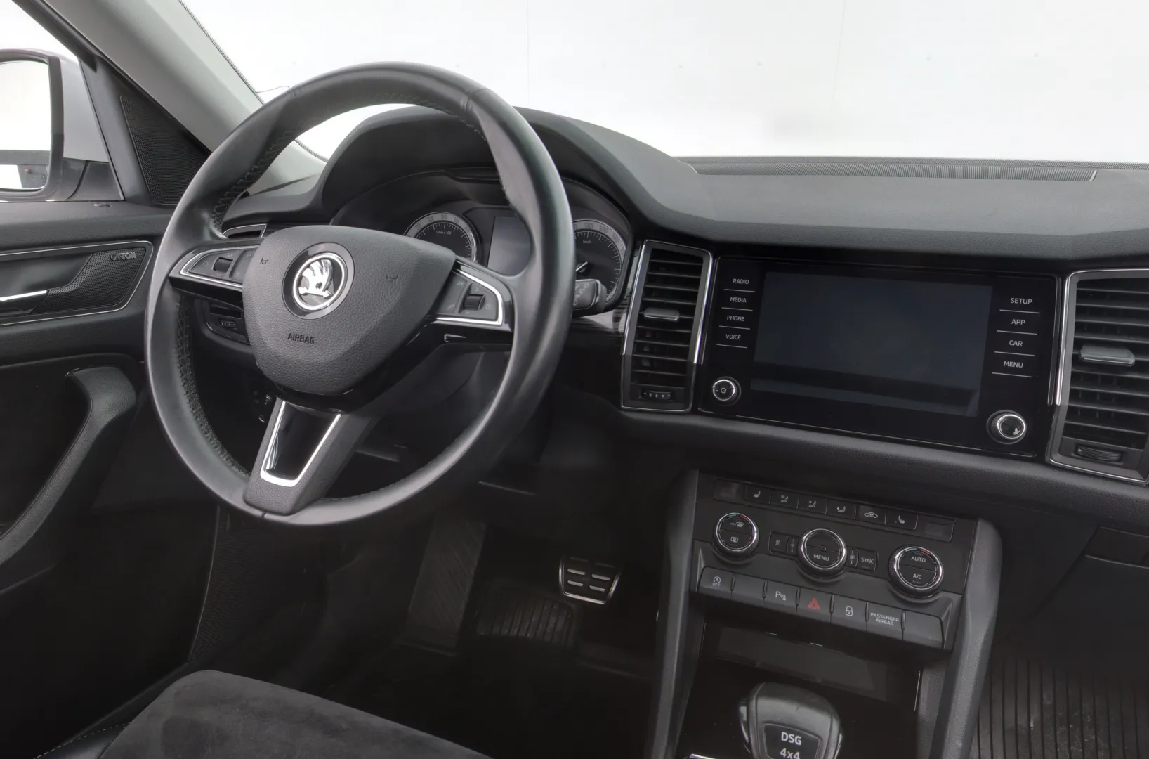 SKODA Kodiaq OXX-384 carousel image