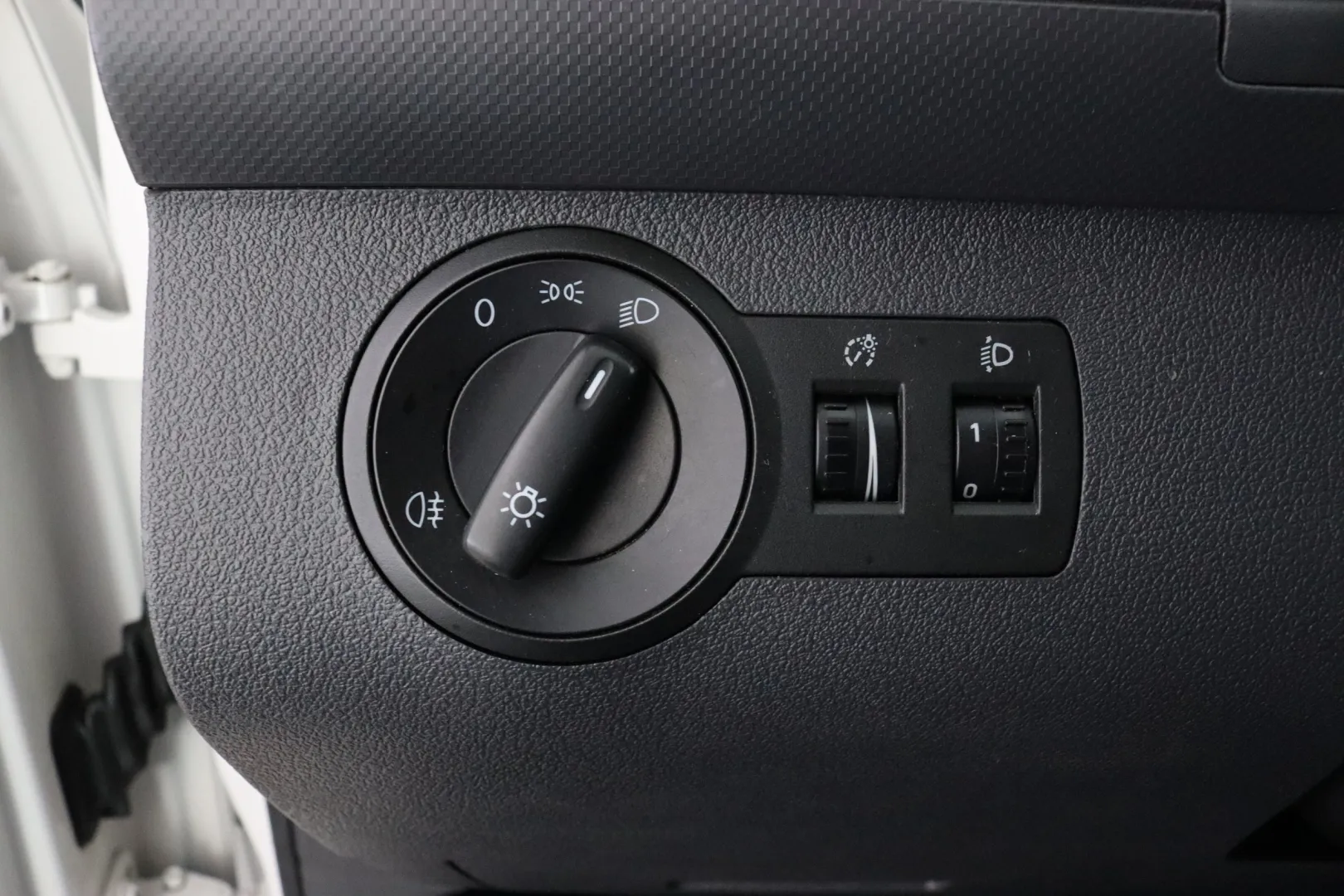 VOLKSWAGEN Caddy TYZ-134 carousel image