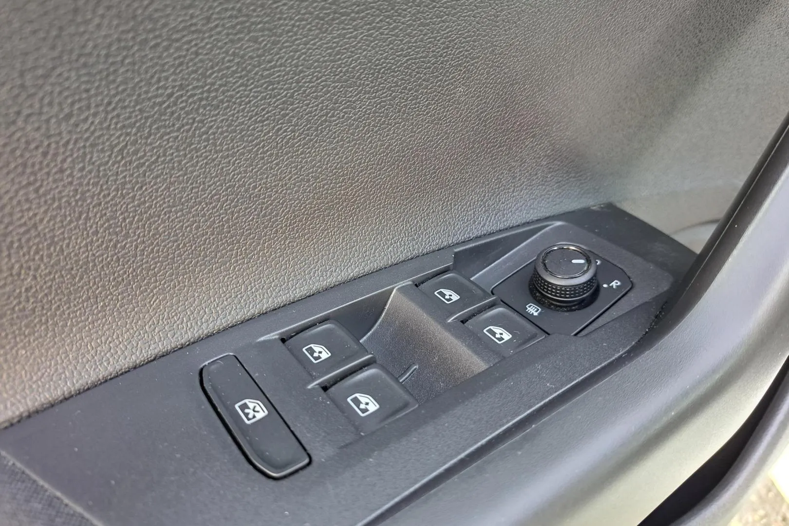 VOLKSWAGEN Polo CMJ-518 carousel image