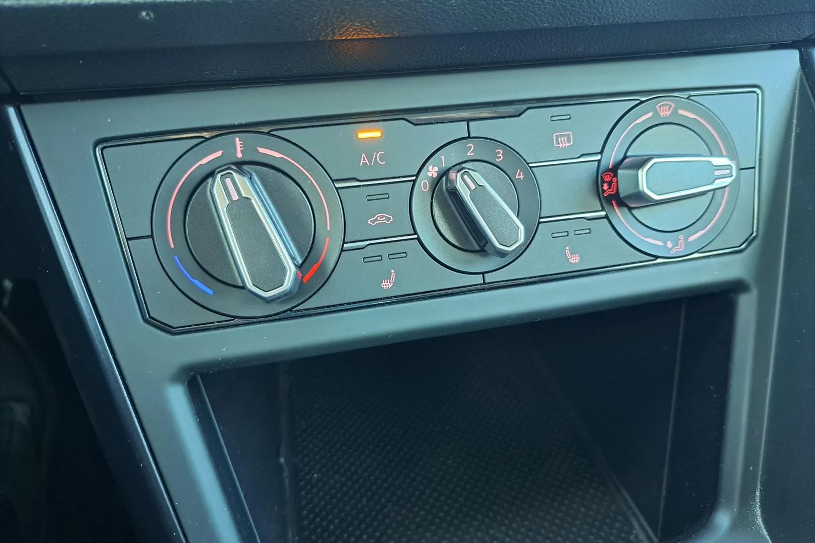 VOLKSWAGEN Polo CMJ-518 carousel image