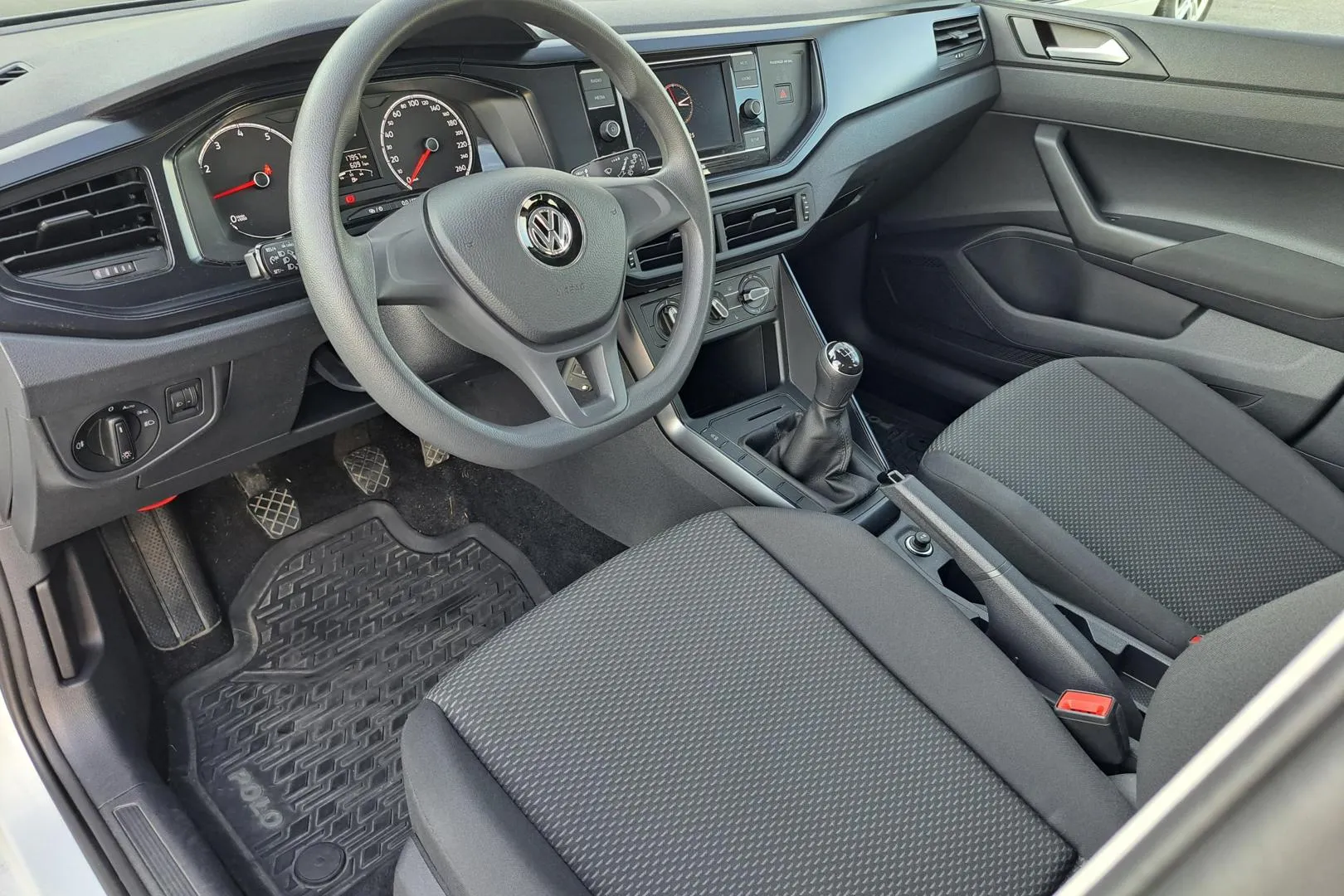 VOLKSWAGEN Polo CMJ-518 carousel image
