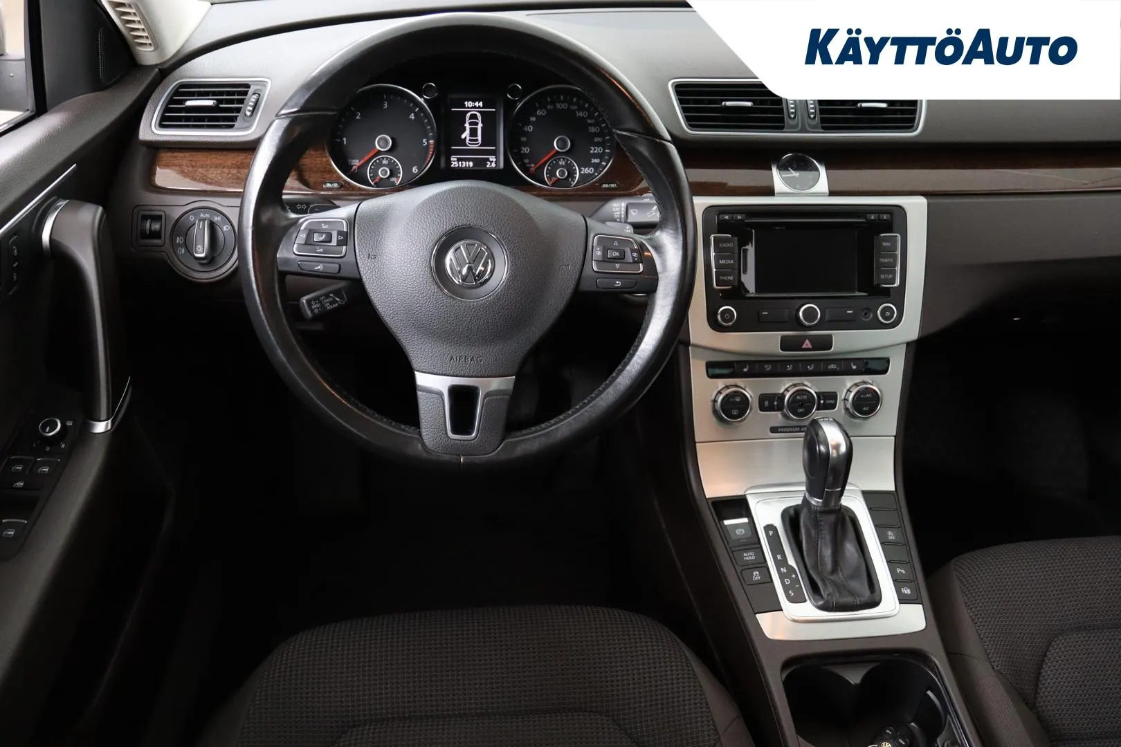 VOLKSWAGEN Passat VXH-621 carousel image