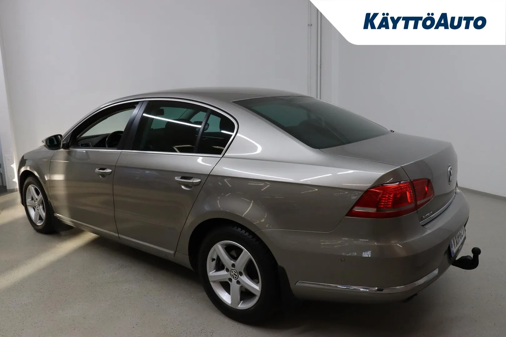 VOLKSWAGEN Passat VXH-621 carousel image
