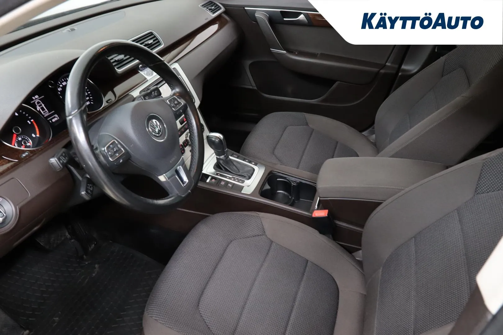 VOLKSWAGEN Passat VXH-621 carousel image