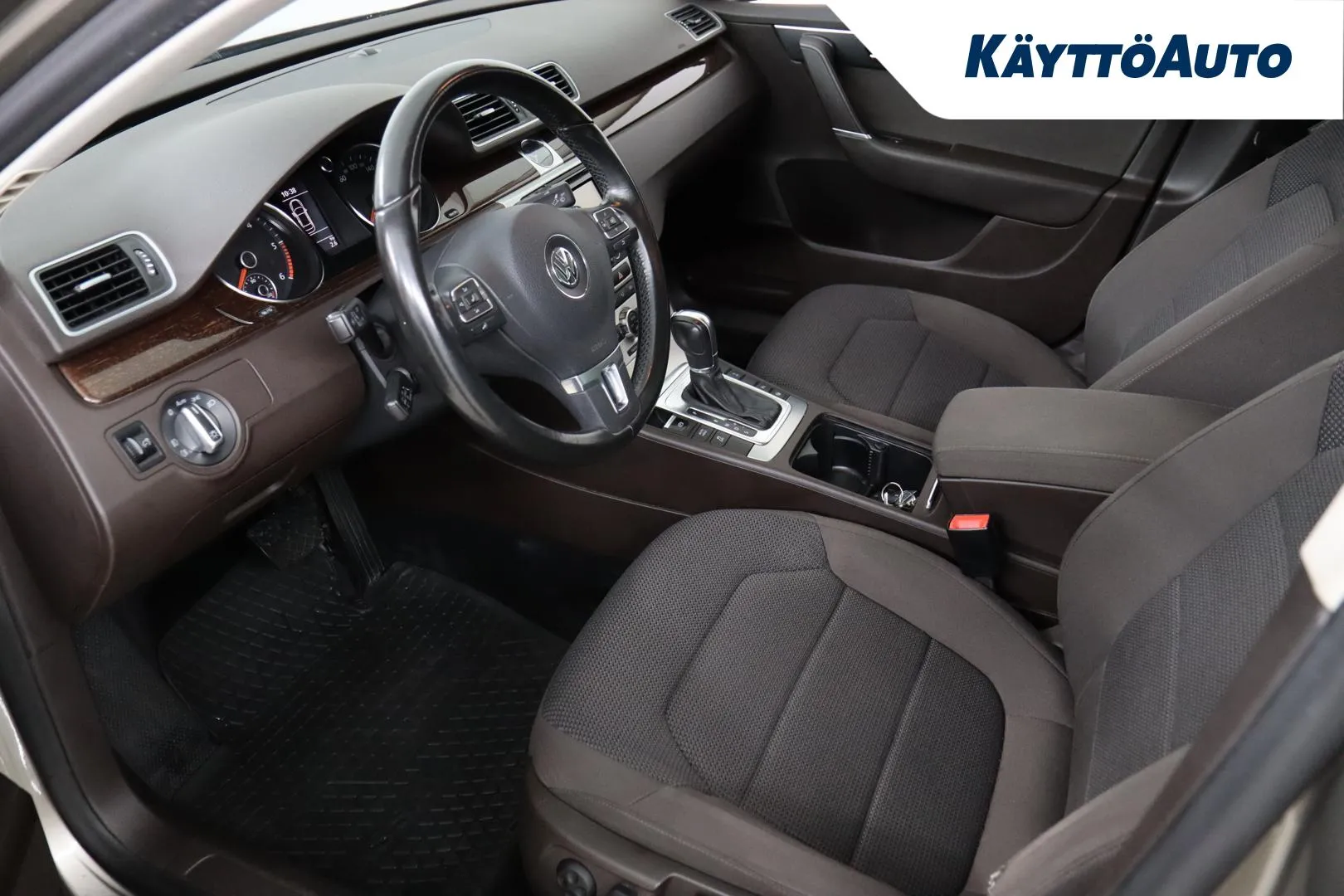 VOLKSWAGEN Passat VXH-621 carousel image