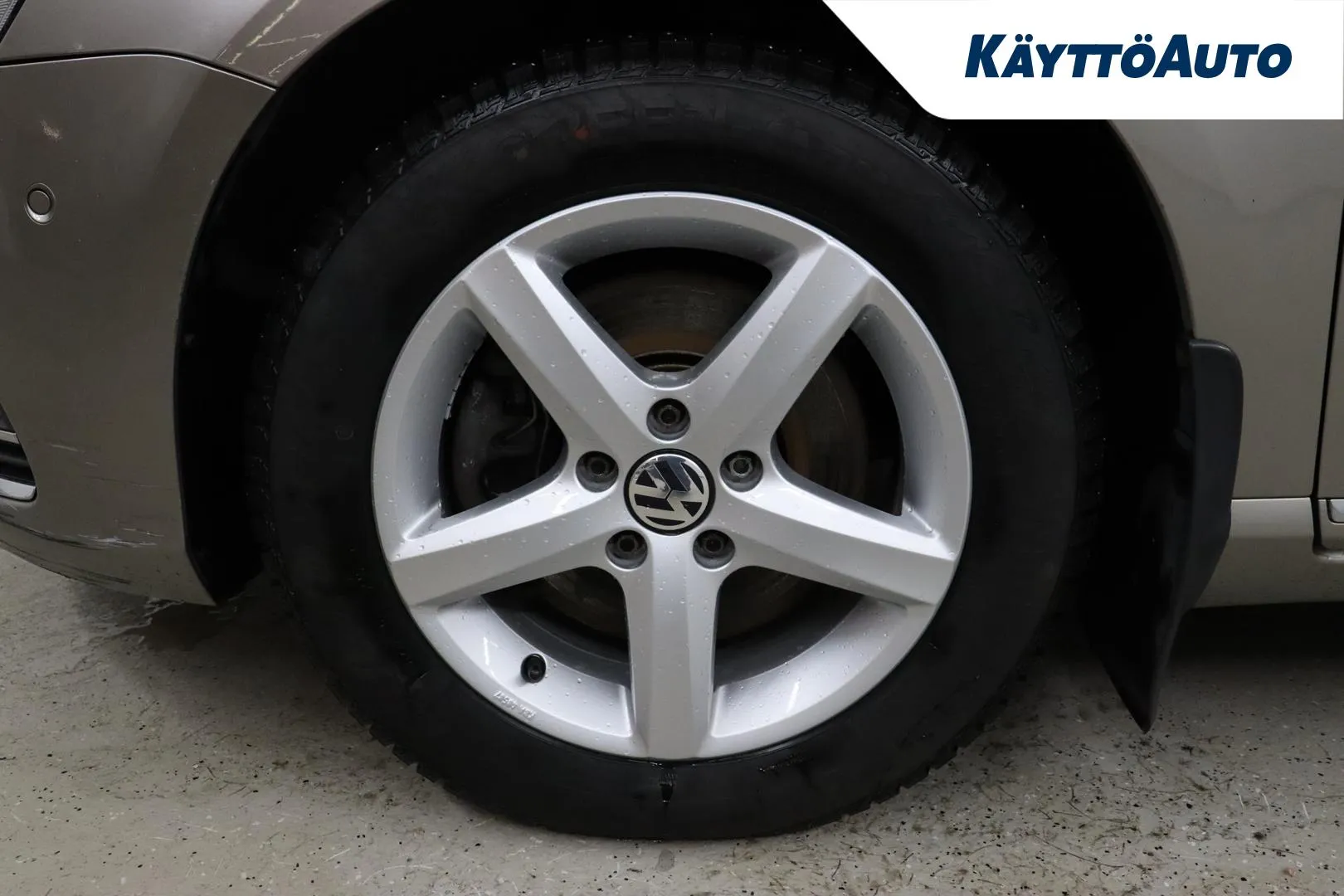 VOLKSWAGEN Passat VXH-621 carousel image