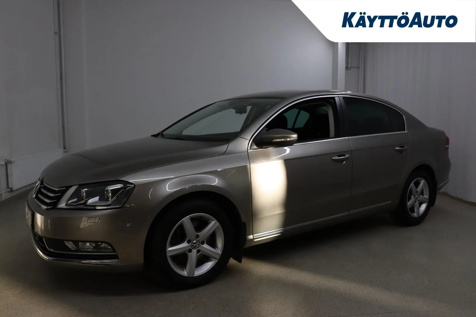 VOLKSWAGEN Passat VXH-621 carousel image