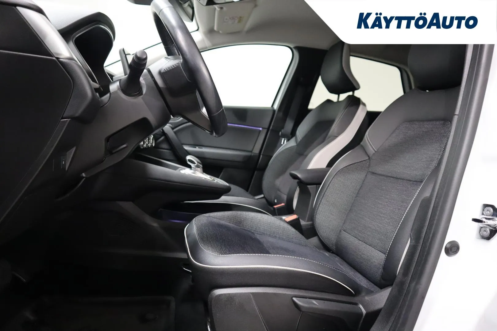 RENAULT Captur EUK-481 carousel image