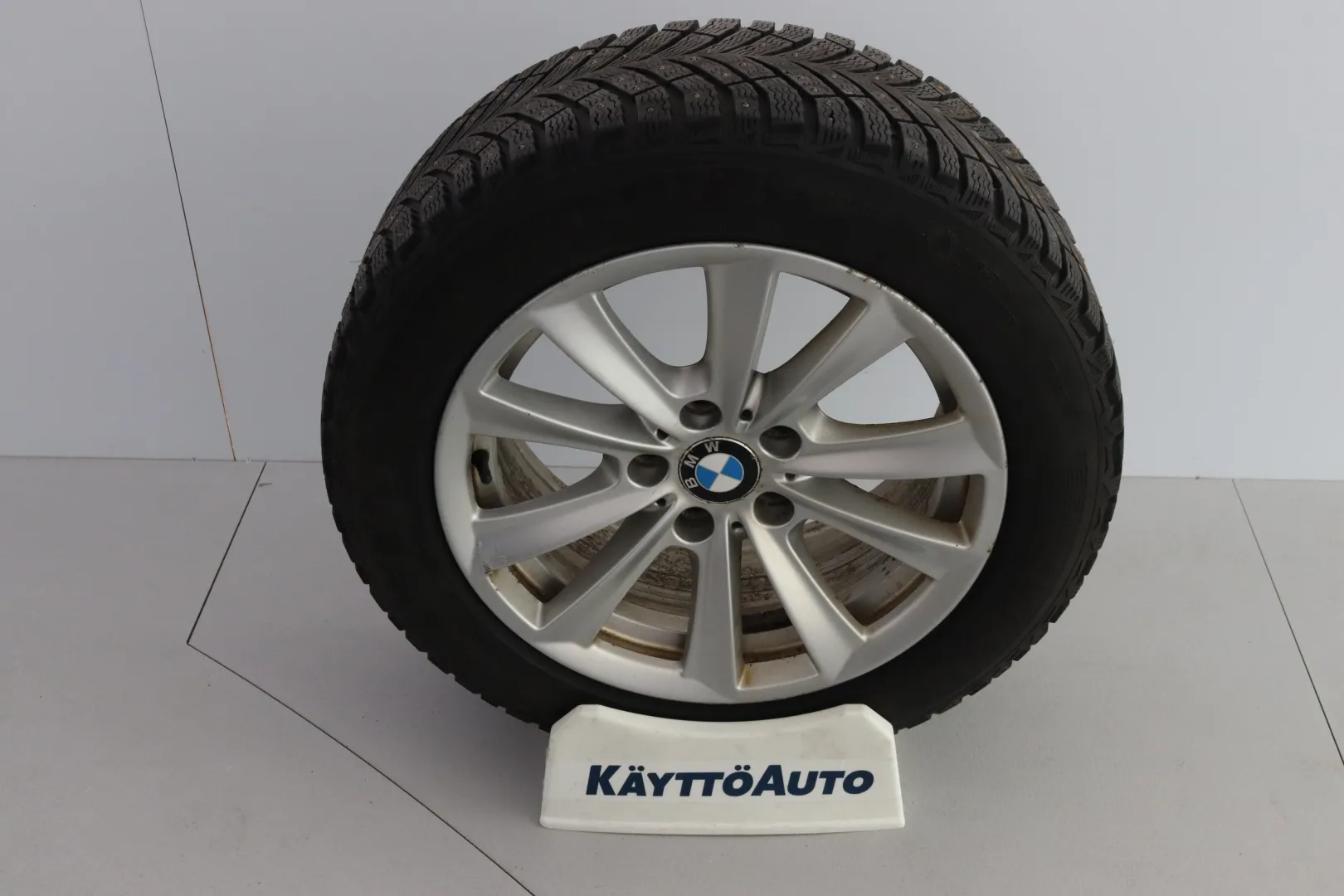 BMW 518 YIL-727 carousel image