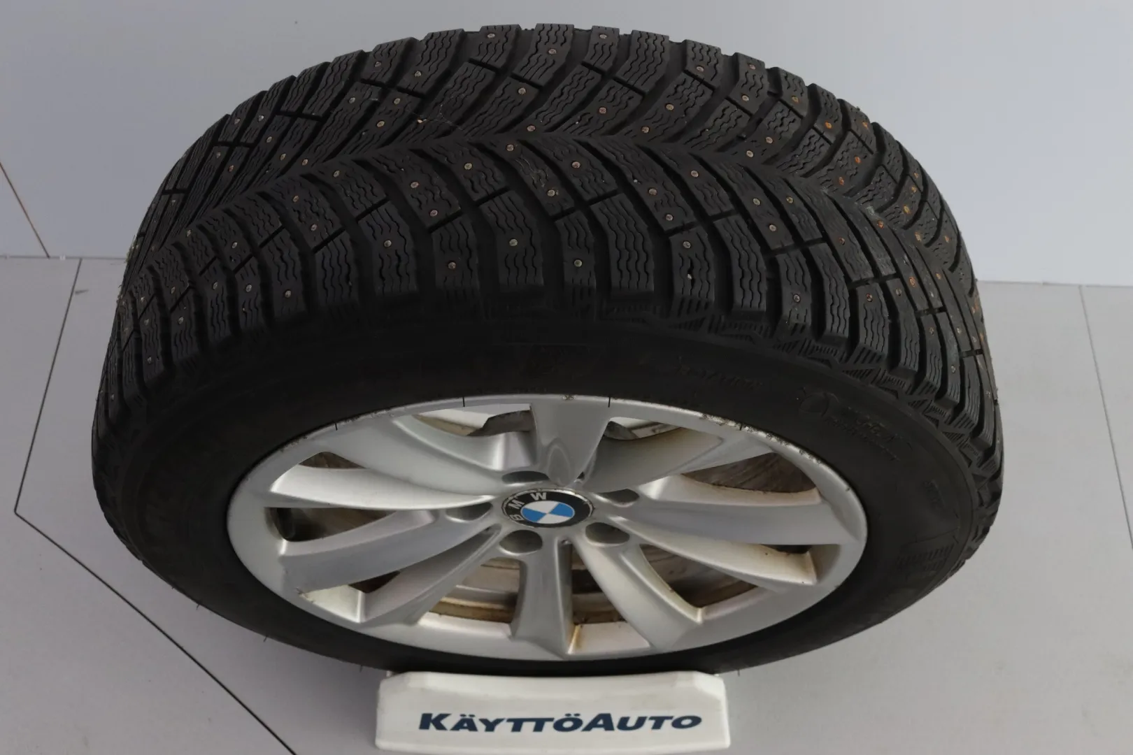 BMW 518 YIL-727 carousel image