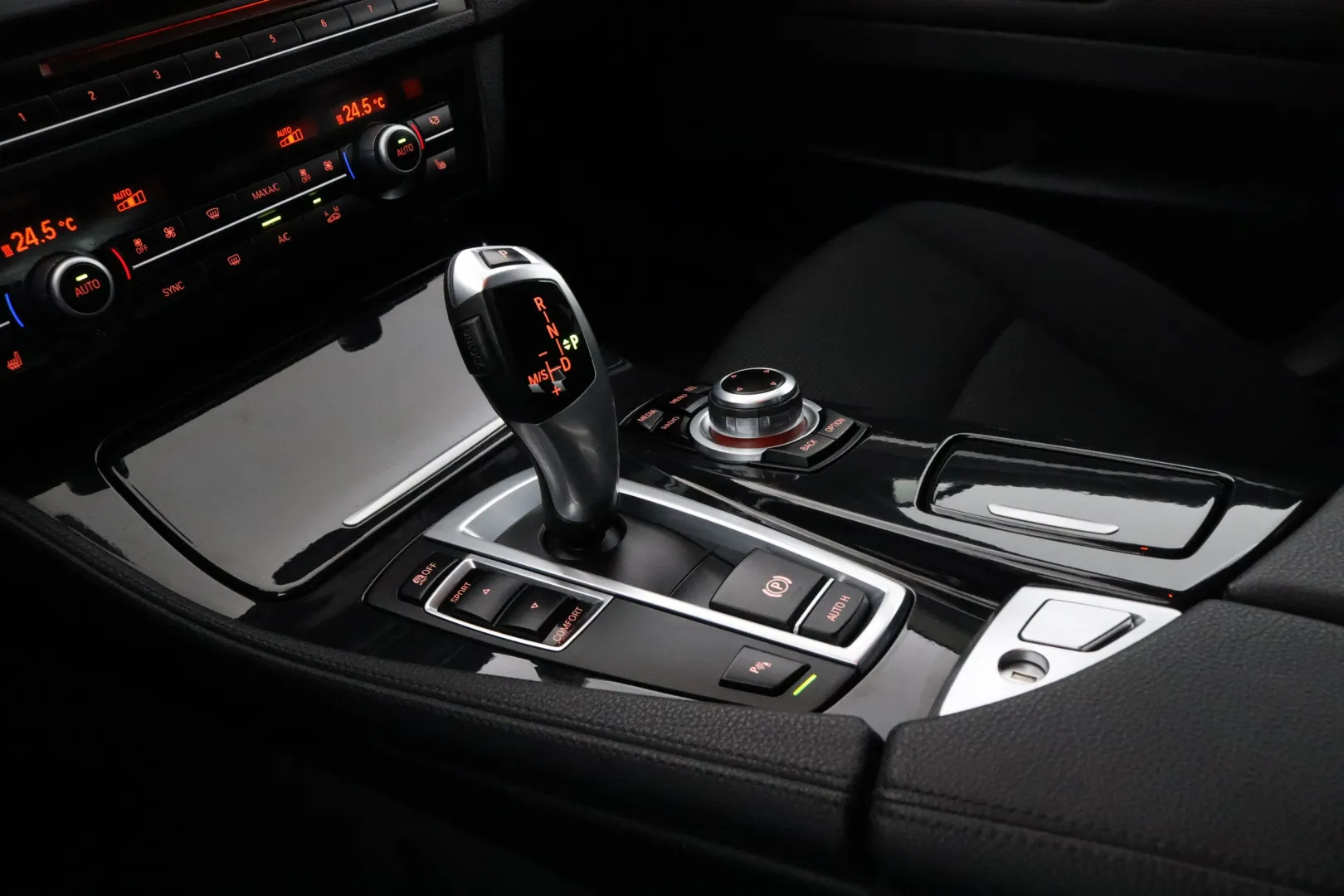 BMW 518 YIL-727 carousel image