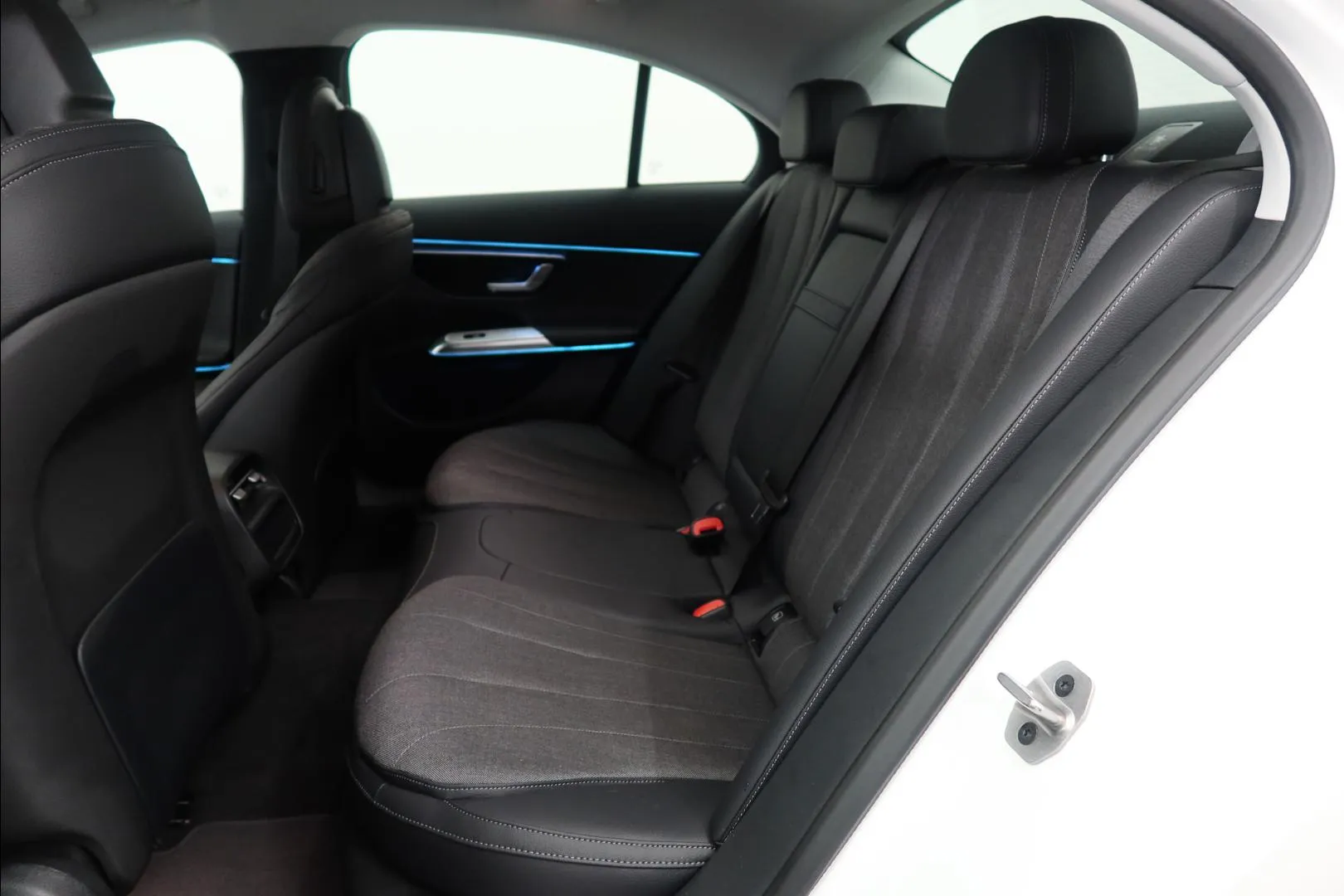 Mercedes-Benz E ISR-290 carousel image