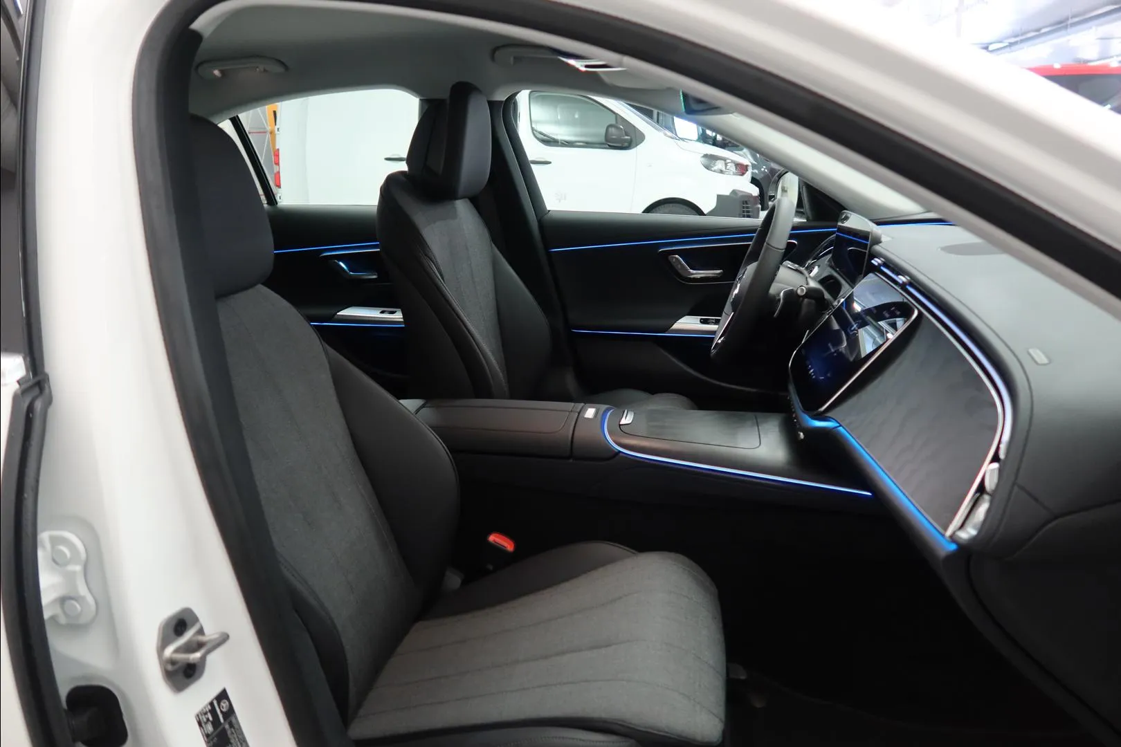 Mercedes-Benz E ISR-290 carousel image