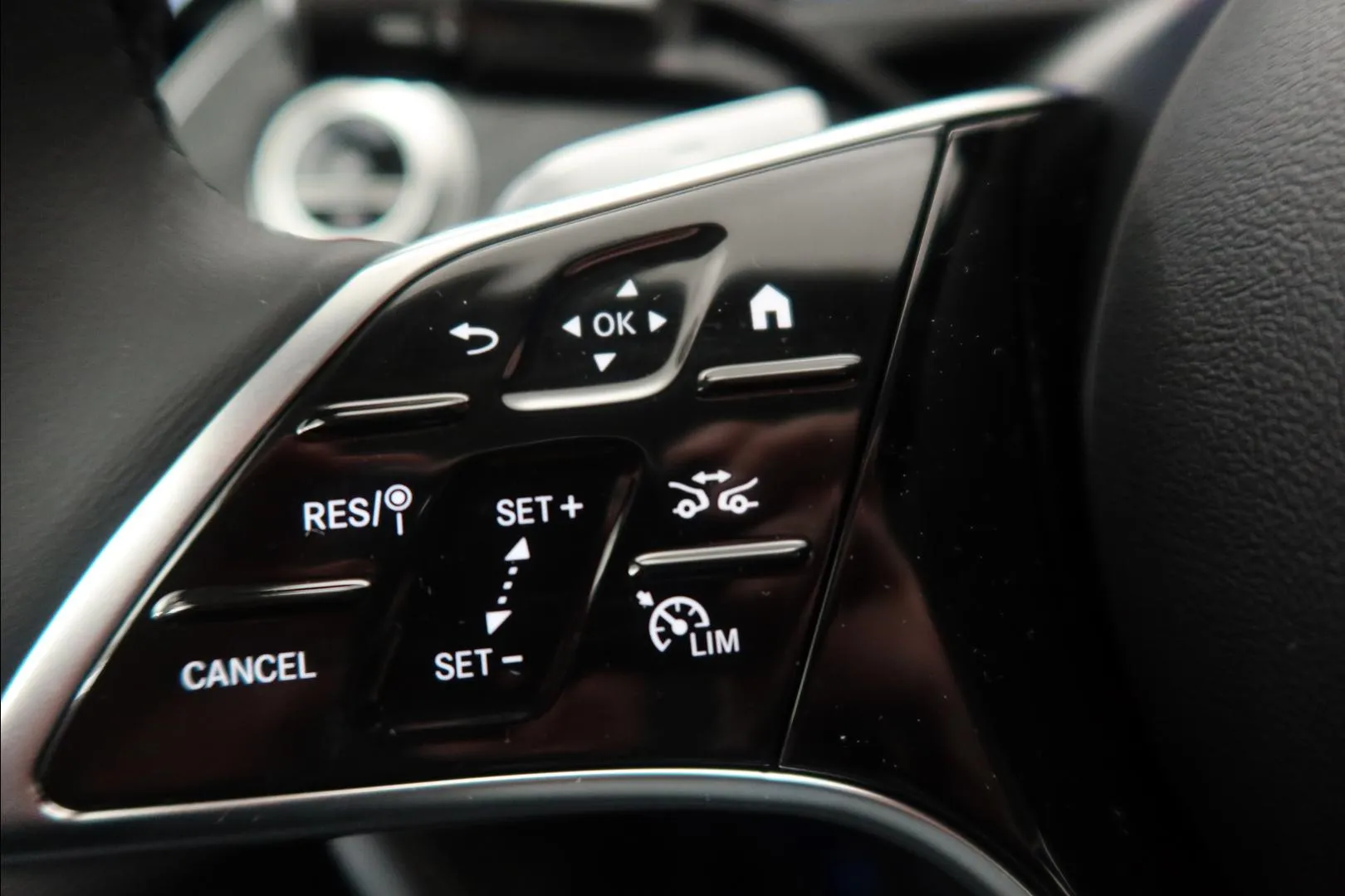 Mercedes-Benz E ISR-290 carousel image