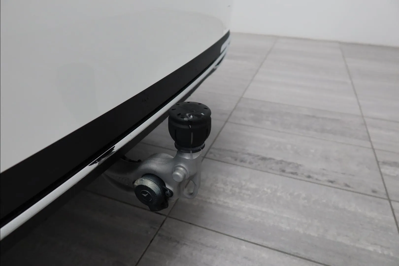 Mercedes-Benz E ISR-290 carousel image