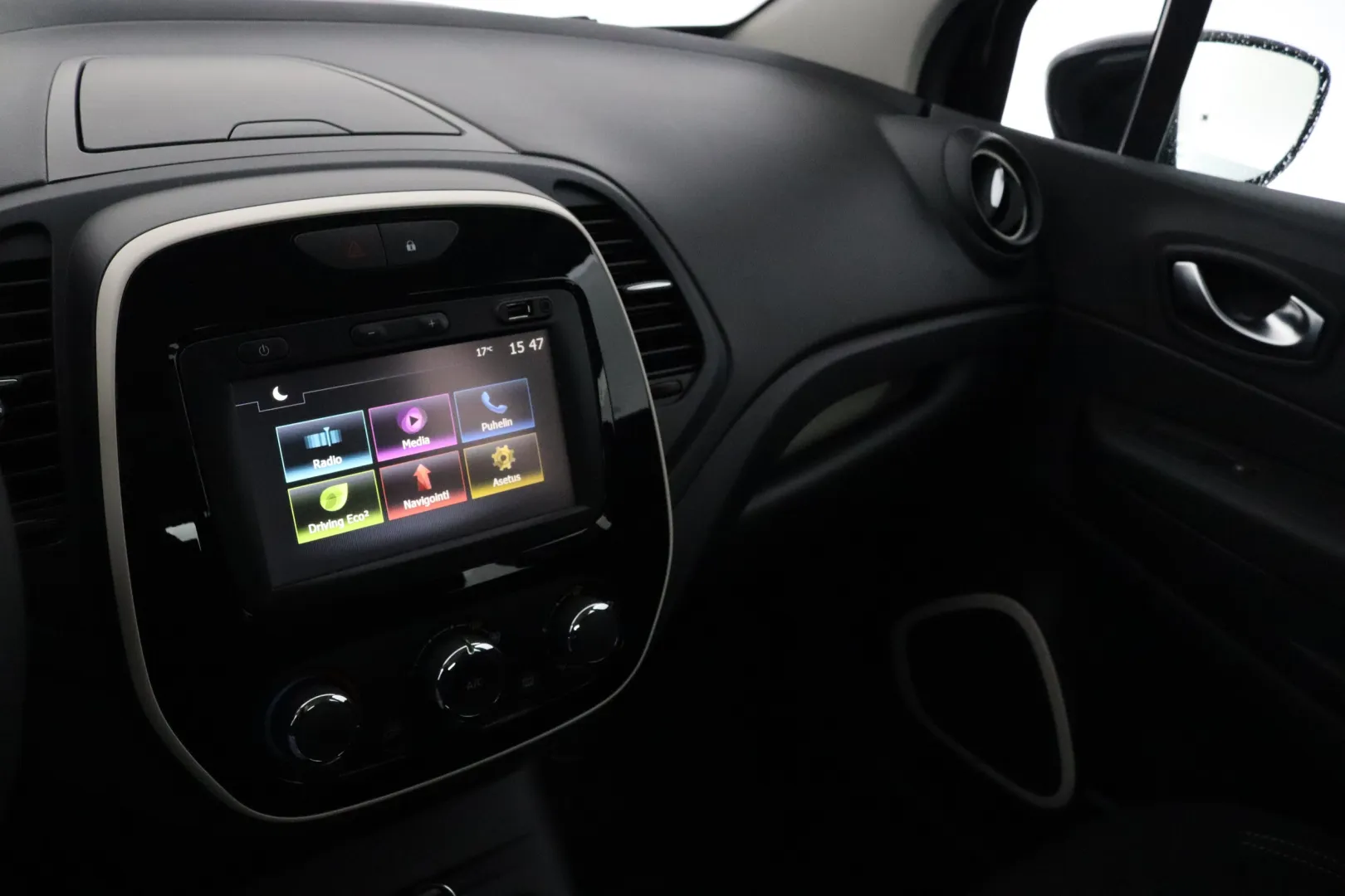 RENAULT Captur XOX-693 carousel image