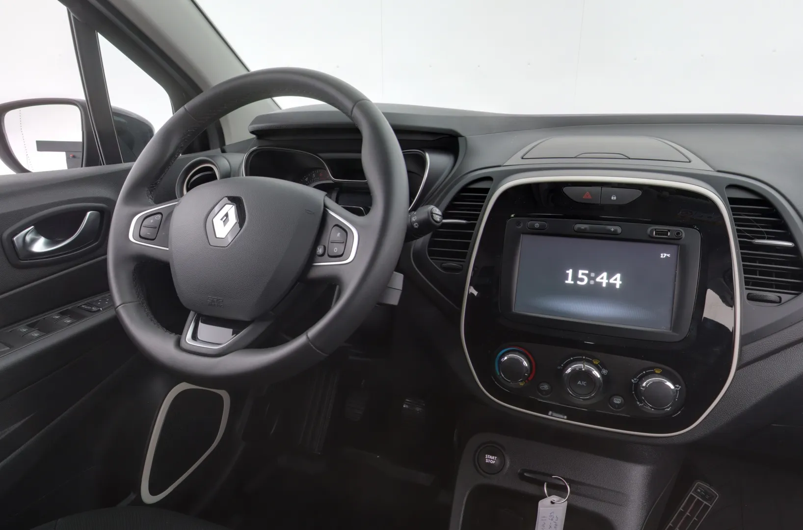 RENAULT Captur XOX-693 carousel image