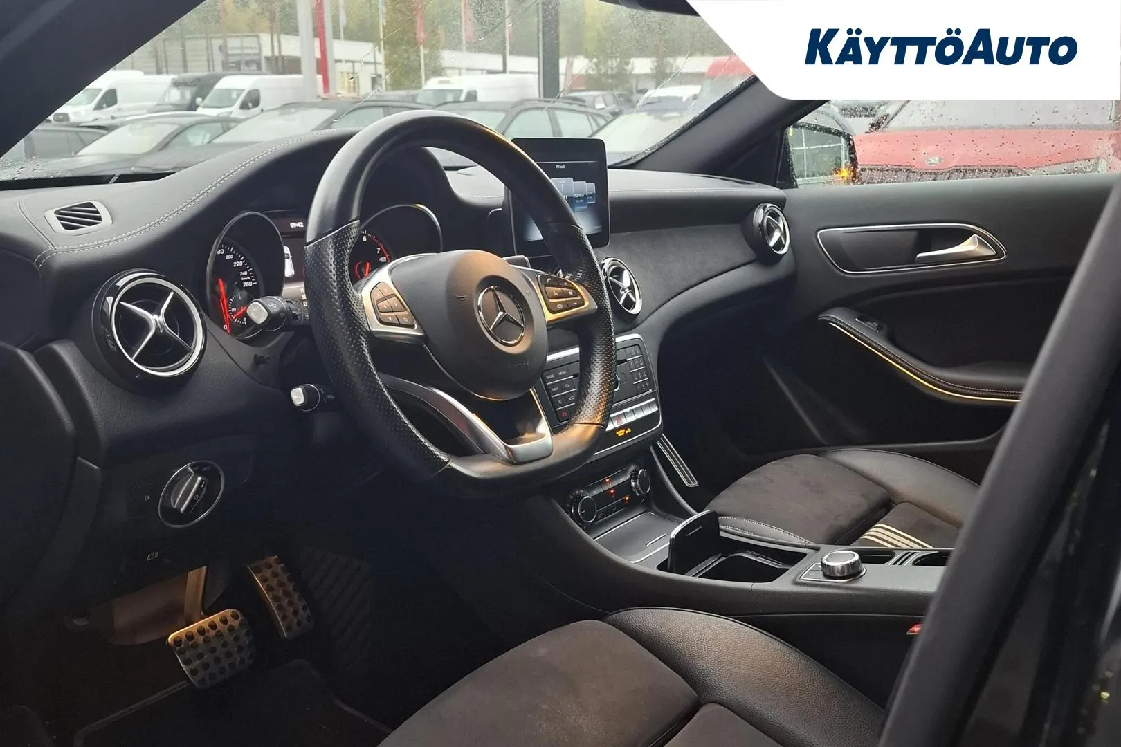MERCEDES-BENZ GLA IOU-615 carousel image