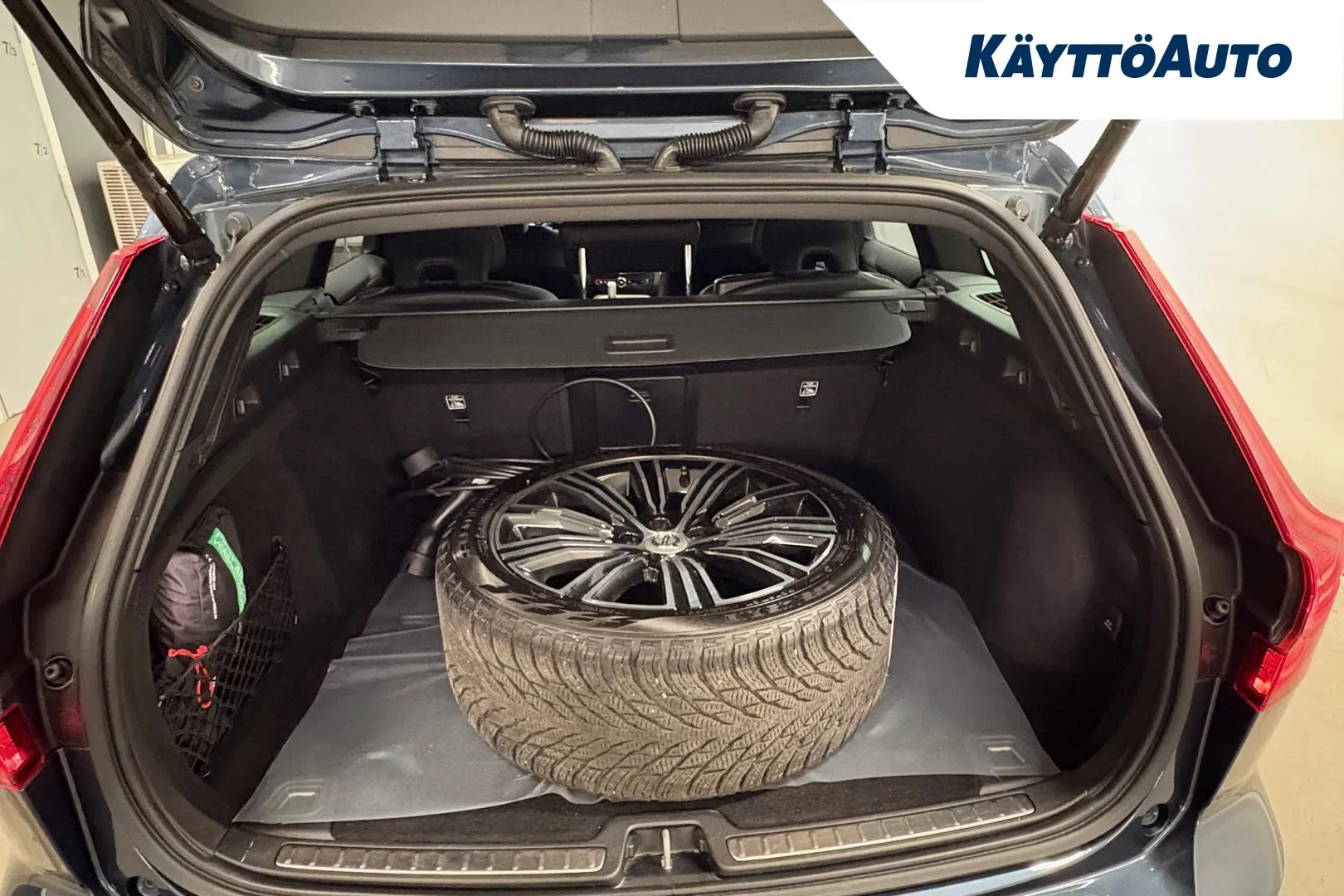 VOLVO V60 NML-415 carousel image