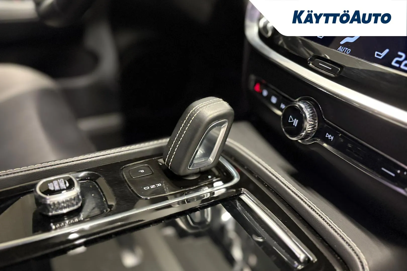 VOLVO V60 NML-415 carousel image