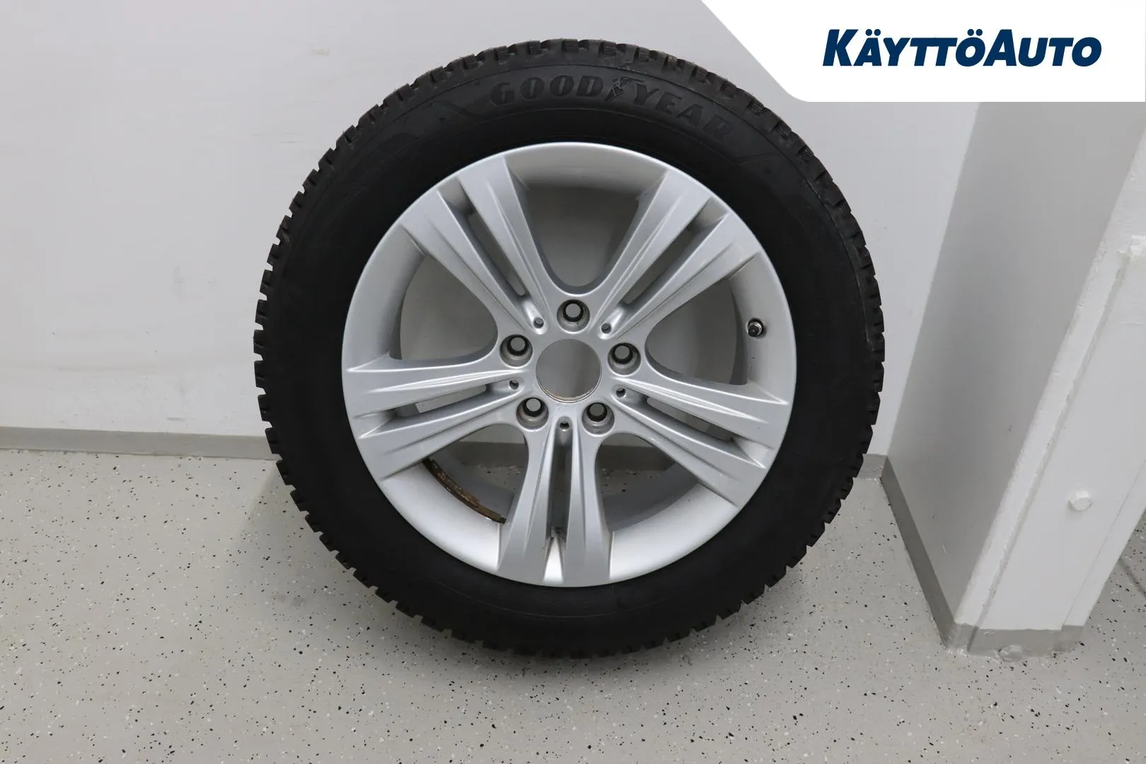 BMW 320 TZR-488 carousel image