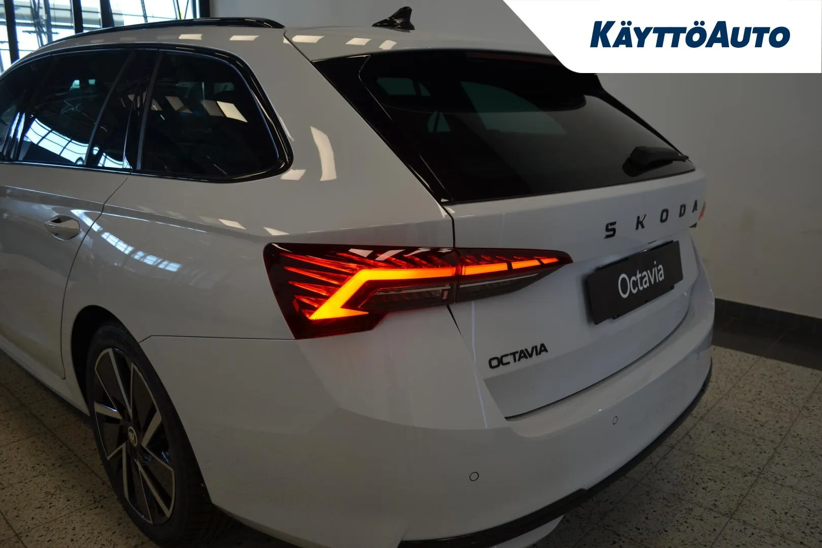 Skoda Octavia CRA-855 carousel image