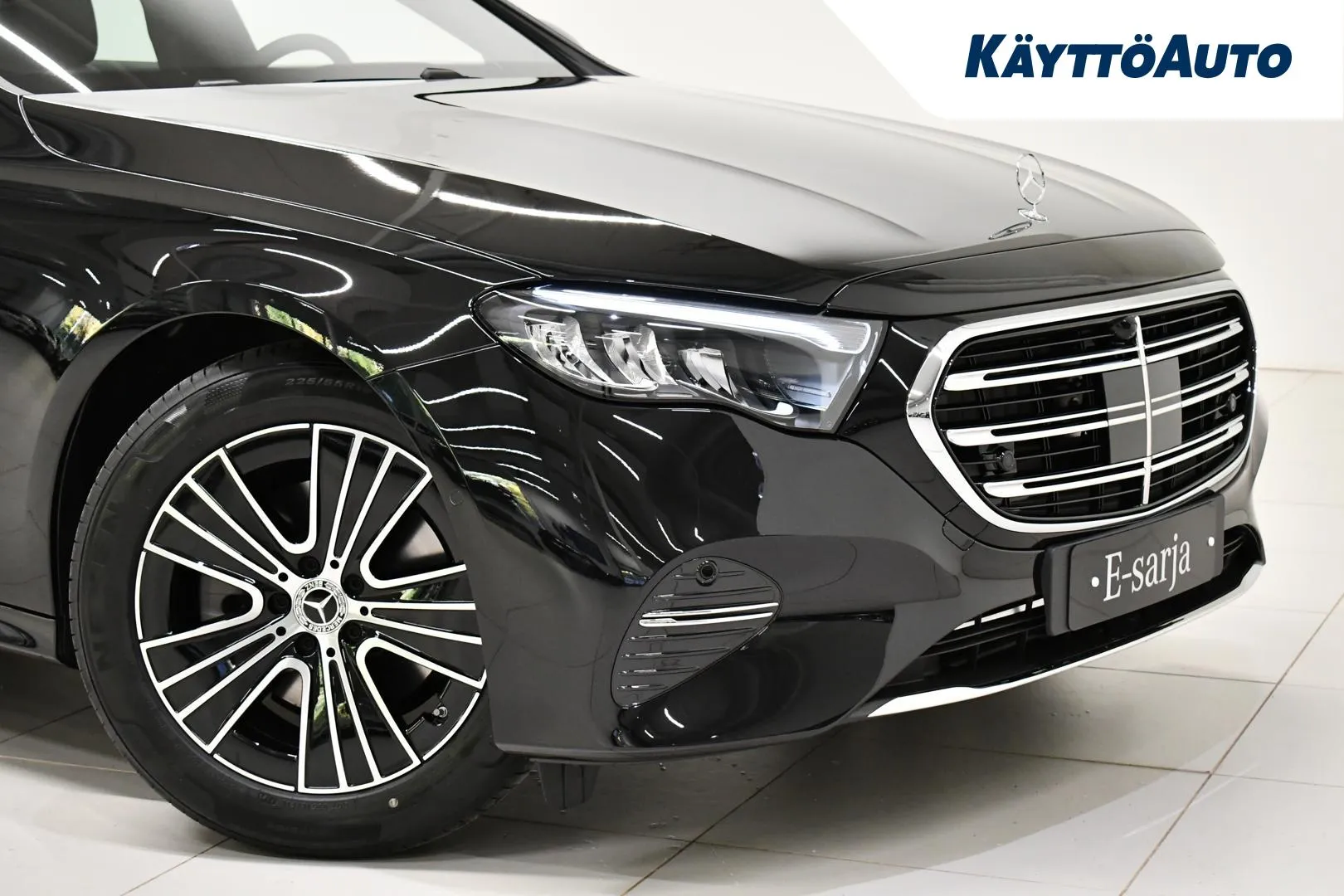 Mercedes-Benz E IST-752 carousel image