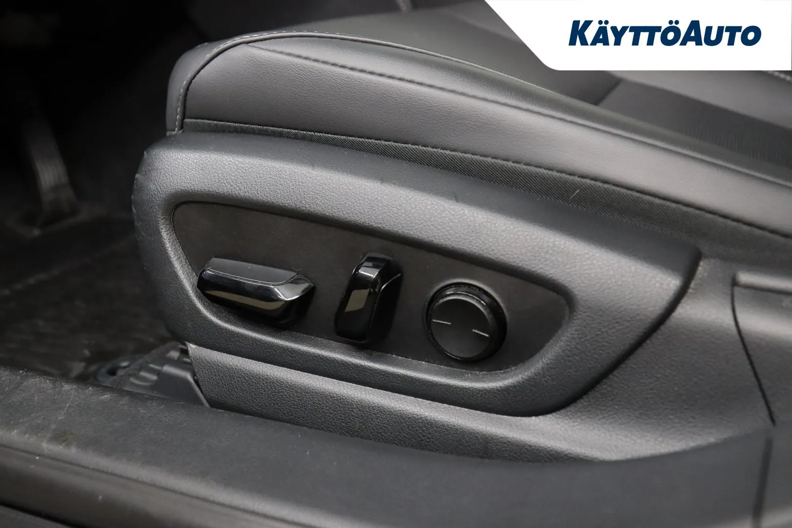 Lexus ES YXY-688 carousel image