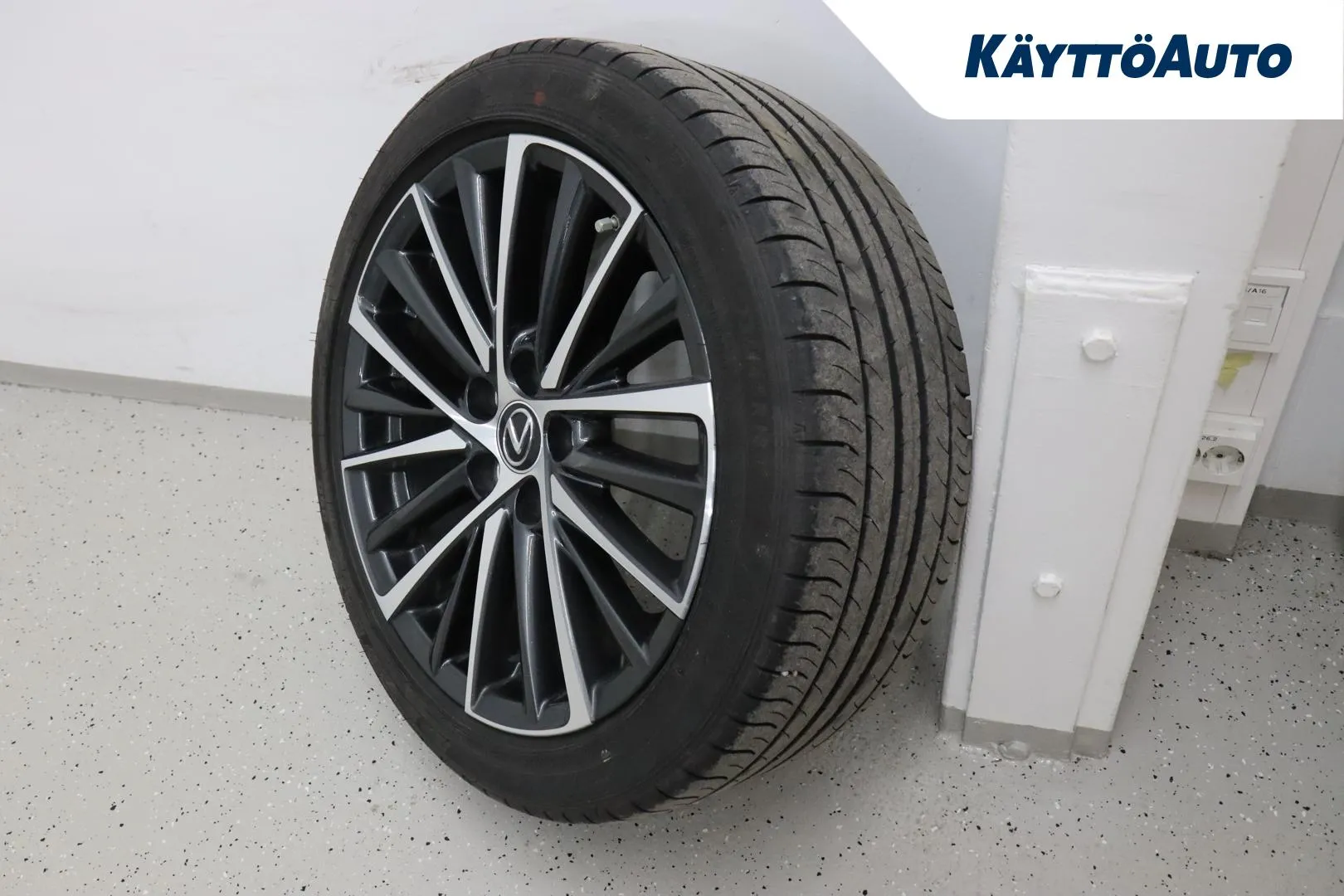 Lexus ES YXY-688 carousel image