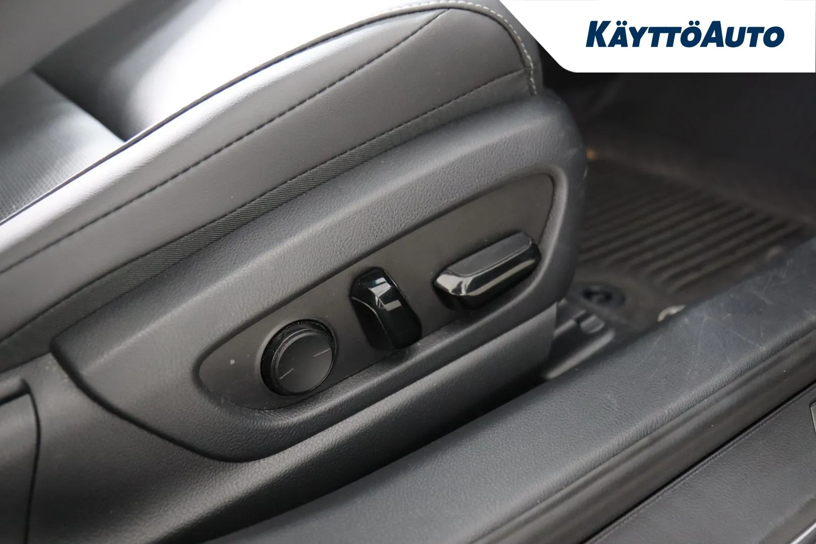 Lexus ES YXY-688 carousel image