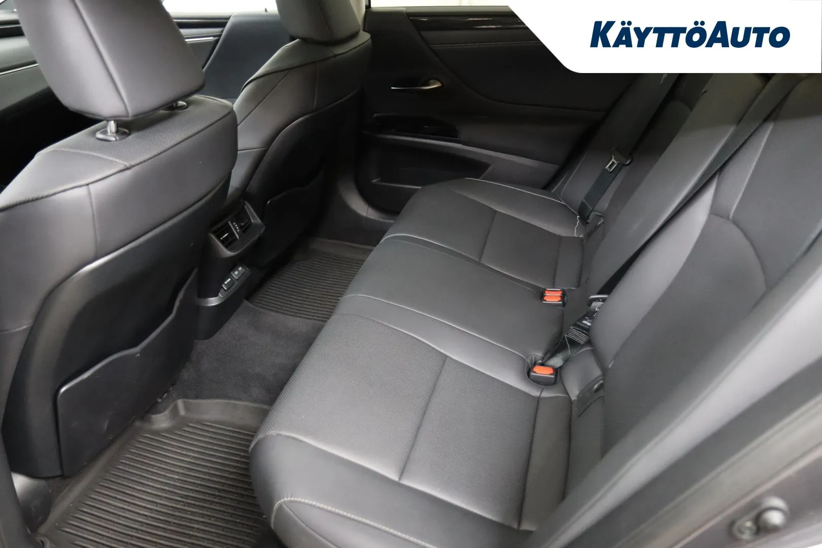 Lexus ES YXY-688 carousel image