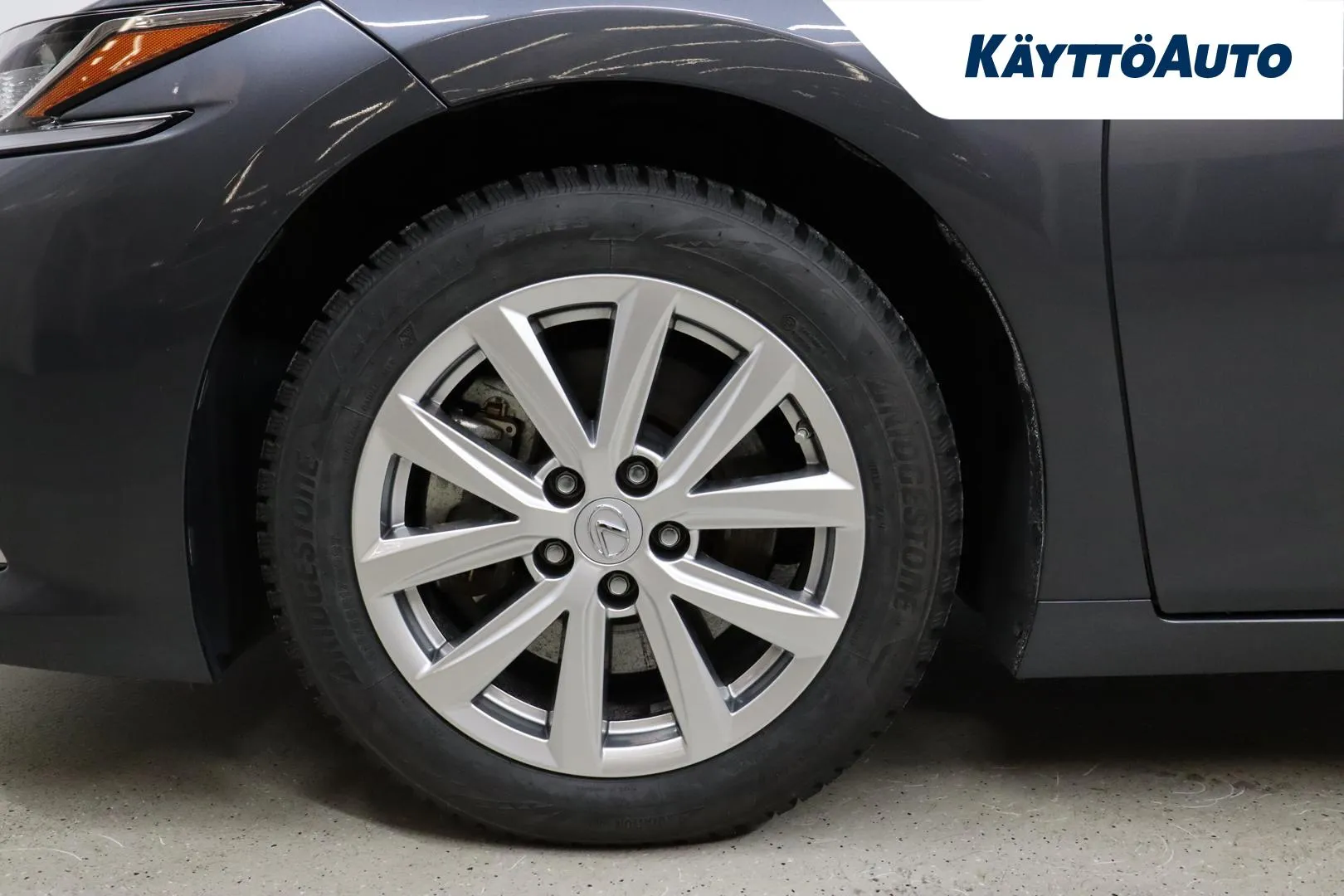 Lexus ES YXY-688 carousel image