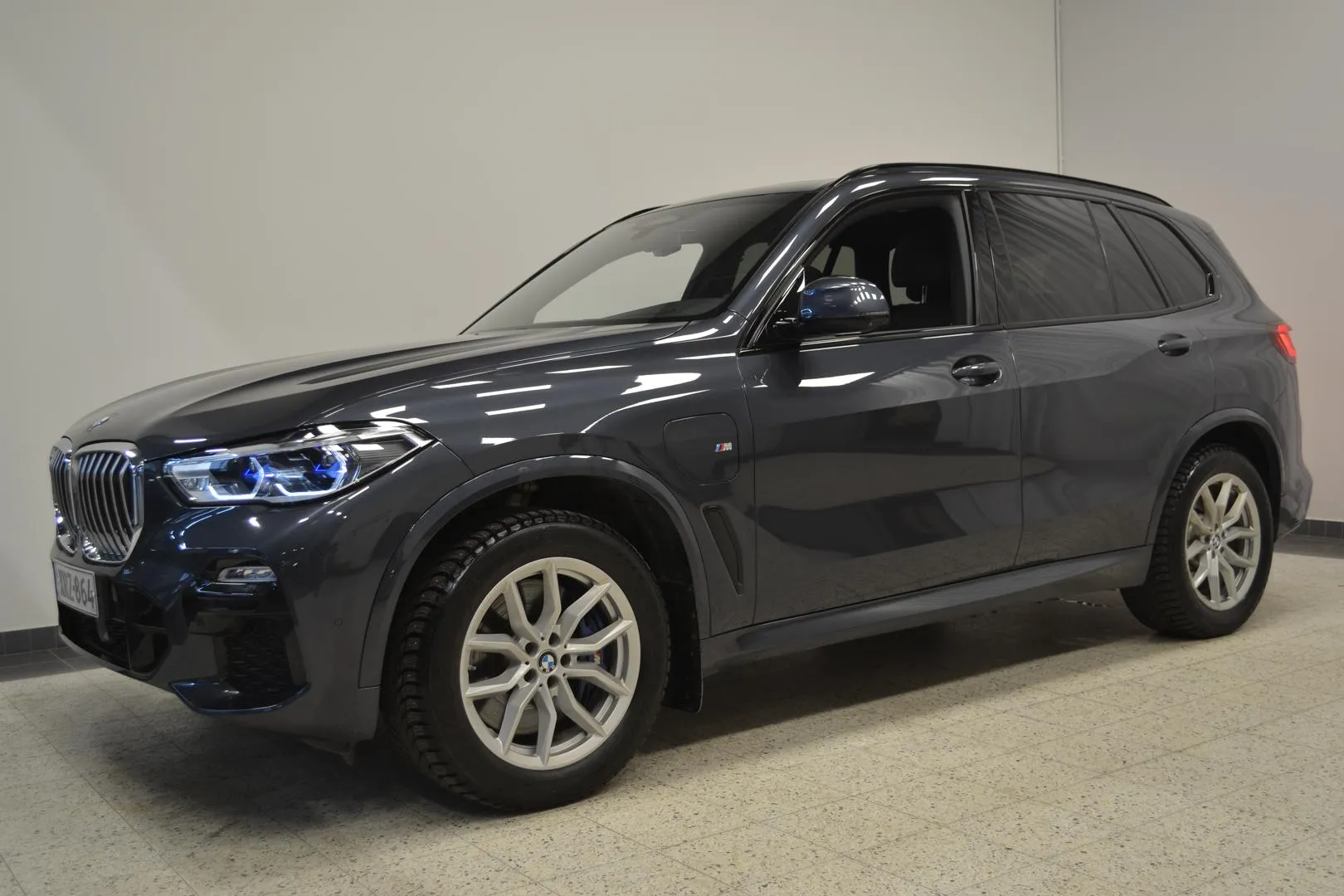 BMW X5 XRZ-864 carousel image