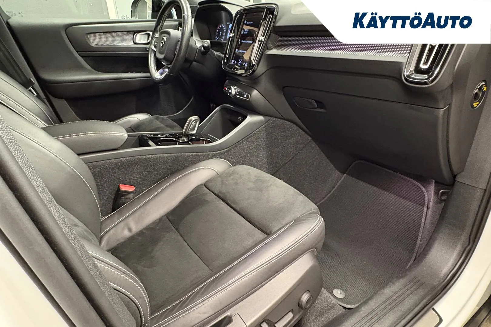 VOLVO XC40 ETS-250 carousel image